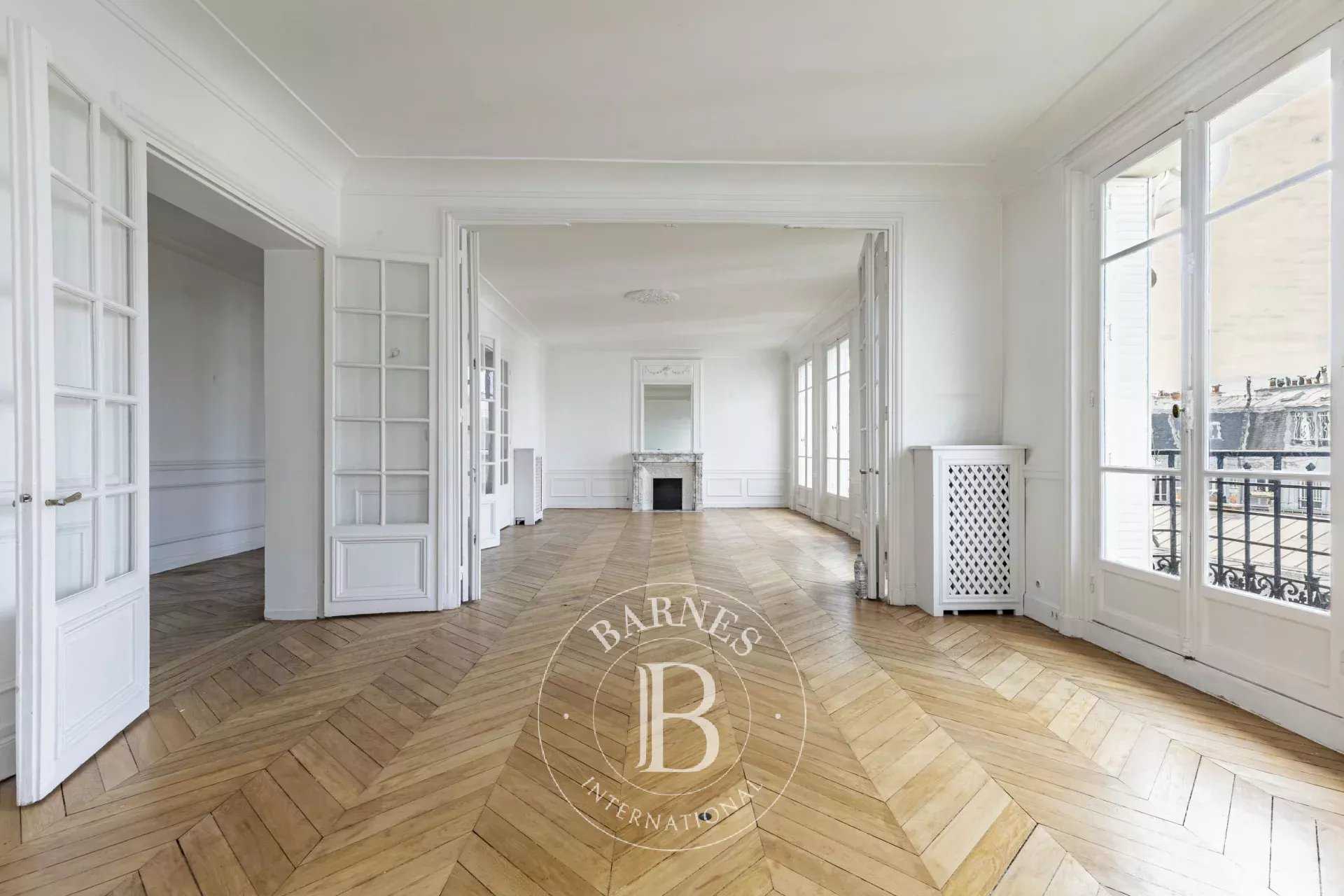Paris  - Appartement 5 Pi&egrave;ces 3 Chambres