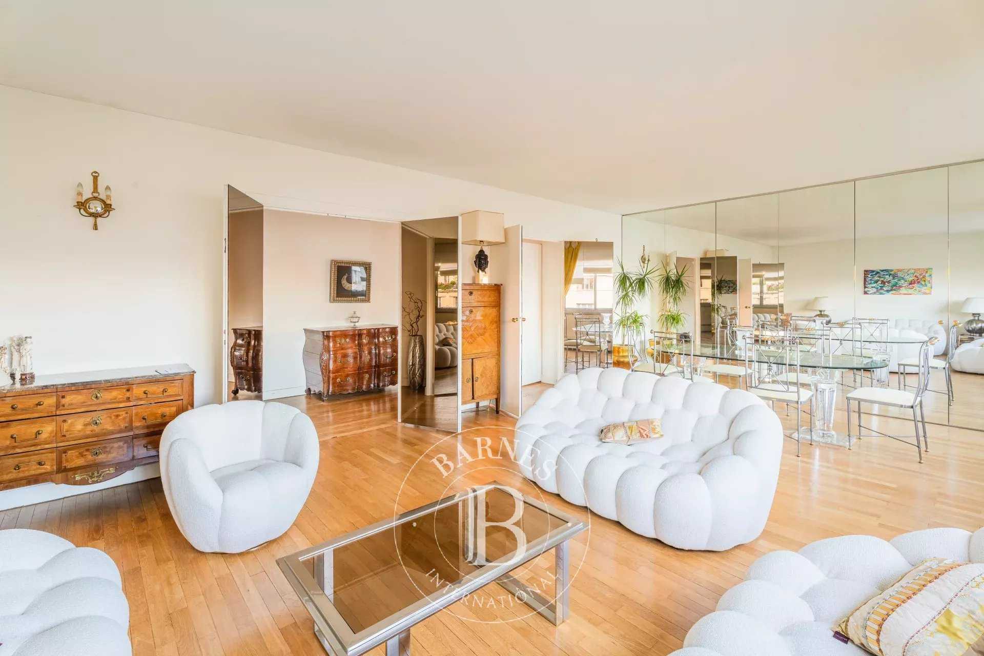 Paris  - Apartment 3 Bedrooms