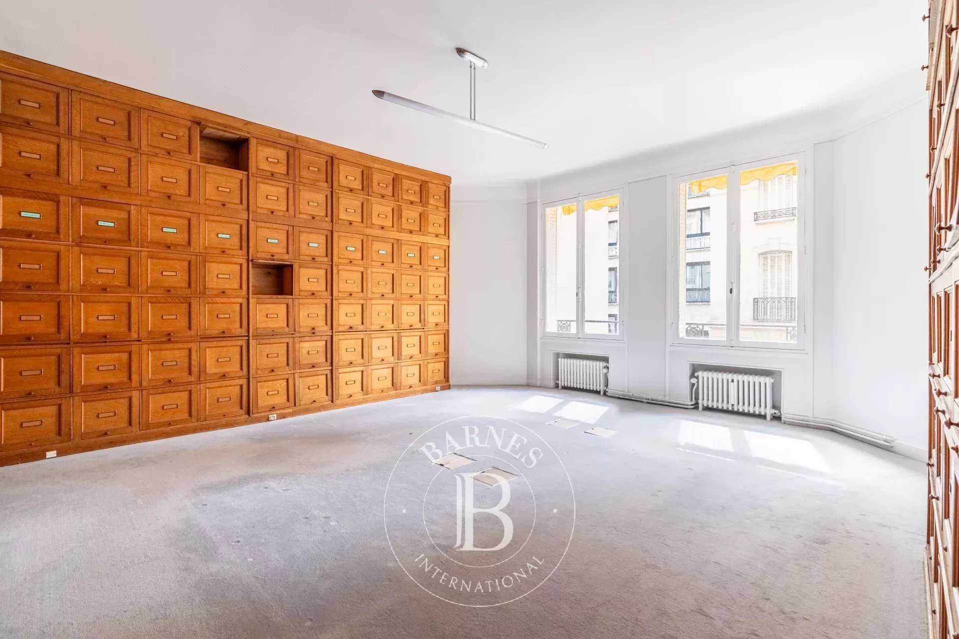 Paris  - Appartement 10 Pi&egrave;ces