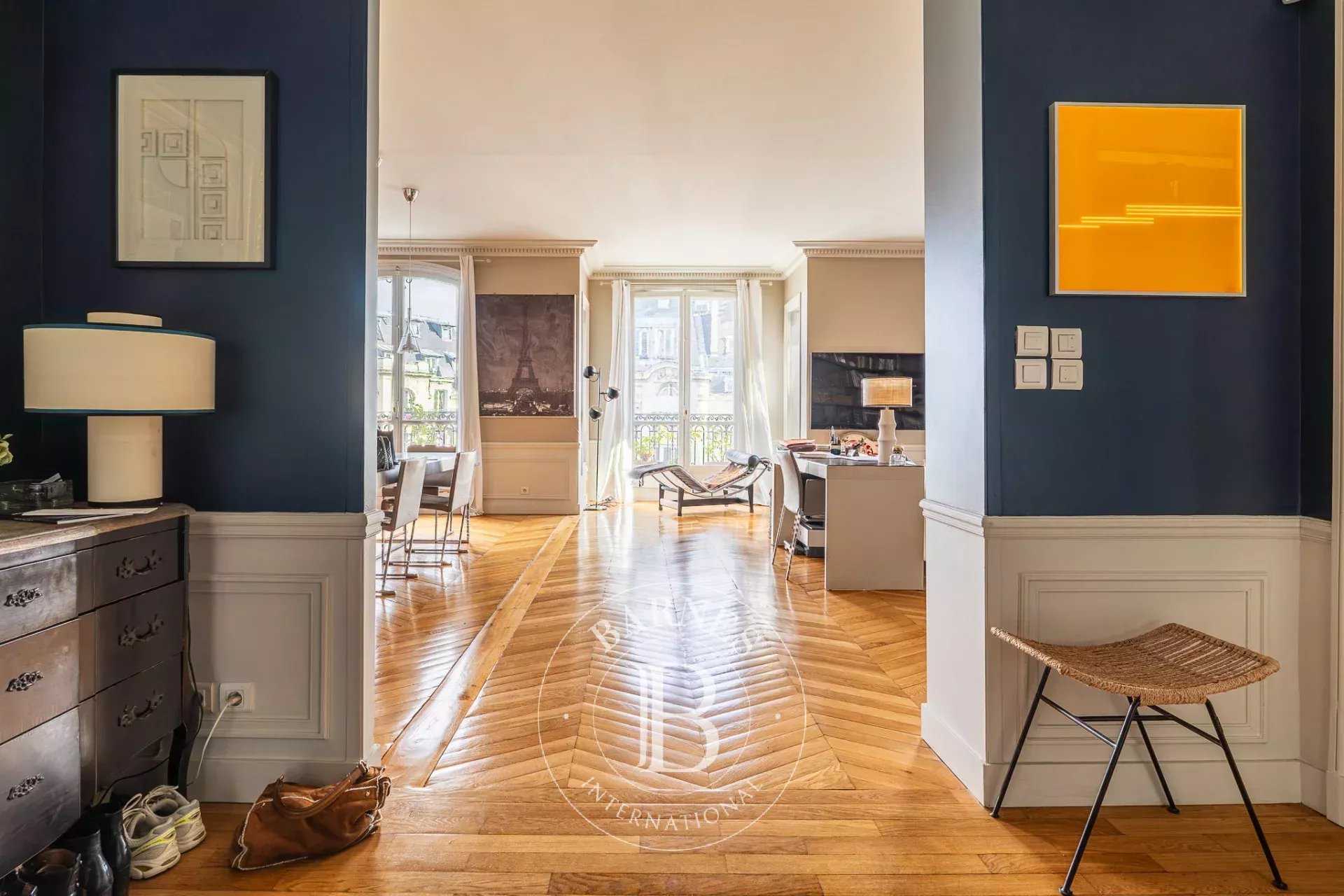 Paris  - Appartement 6 Pi&egrave;ces 3 Chambres