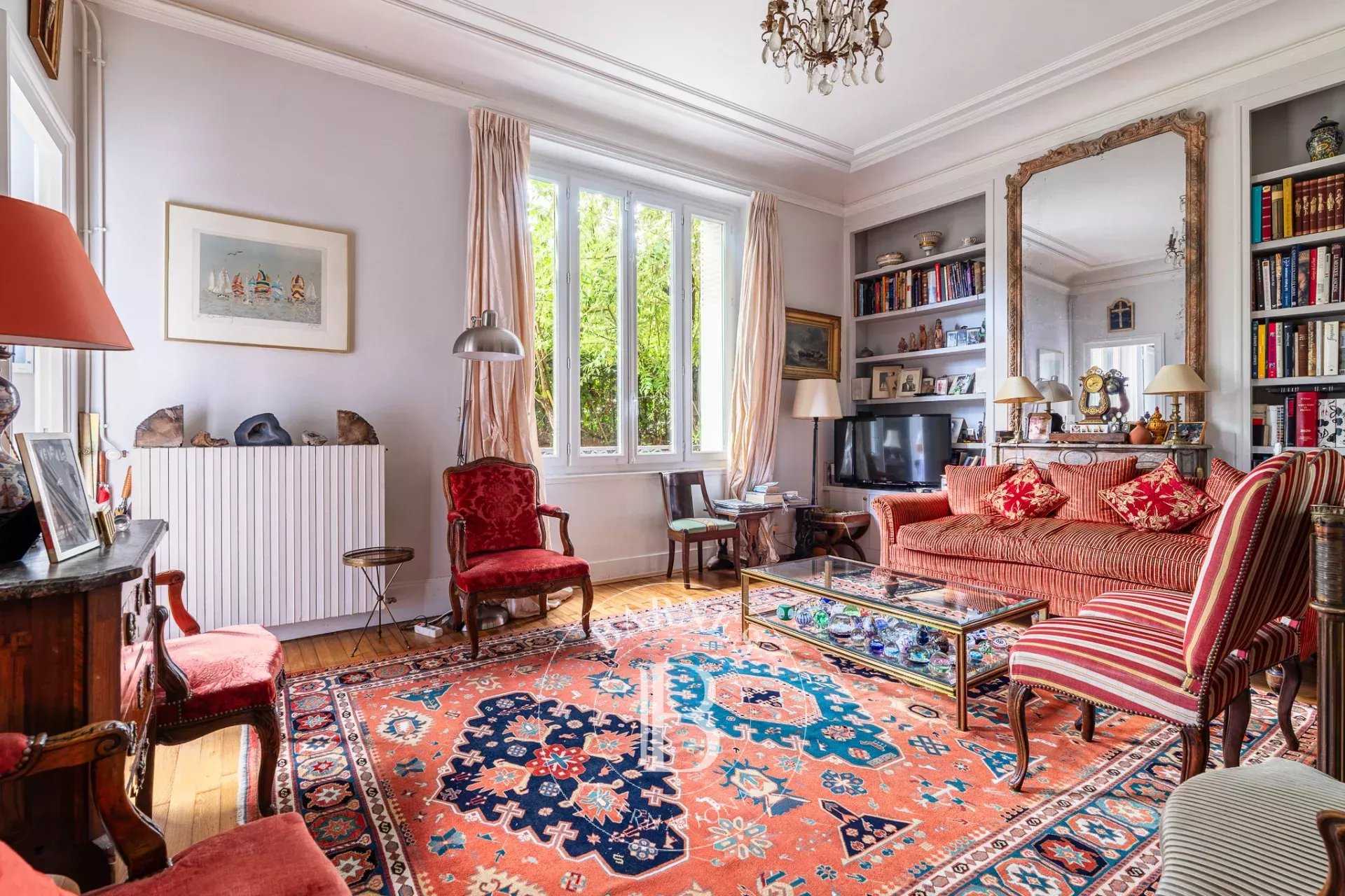Paris  - Appartement 4 Pi&egrave;ces 2 Chambres