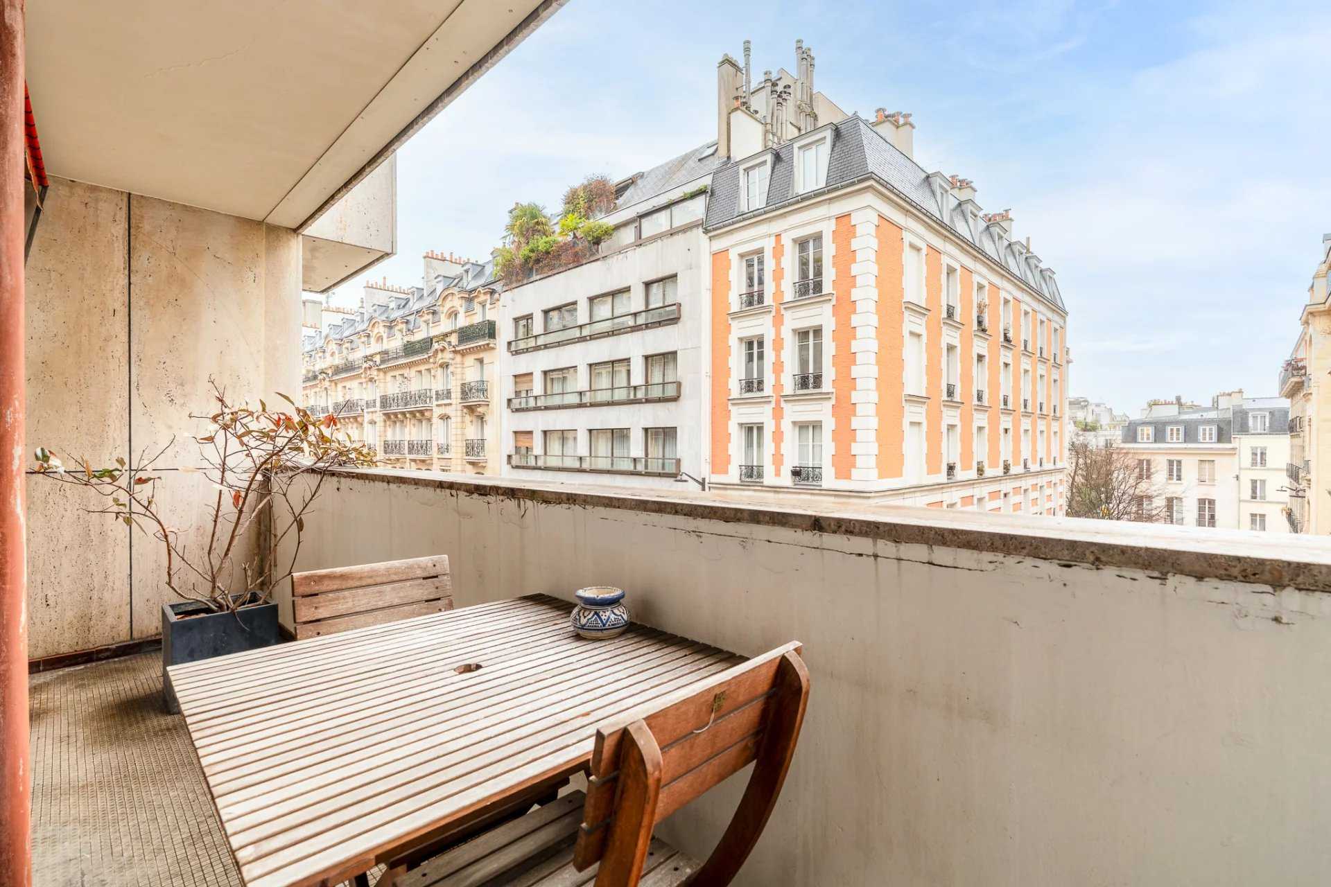 Paris  - Appartement 5 Pi&egrave;ces 3 Chambres