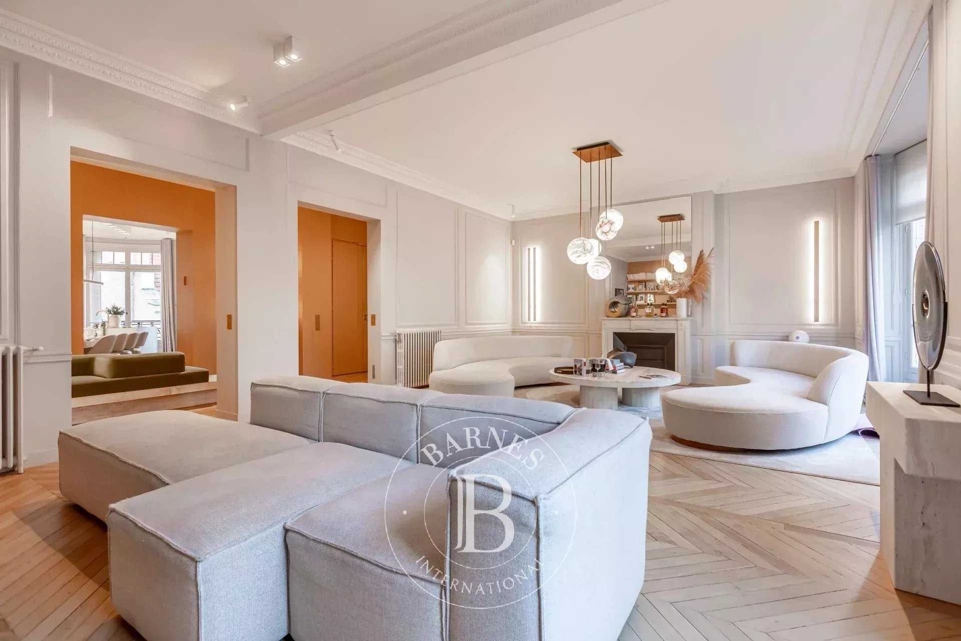 Paris  - Apartment 5 Bedrooms