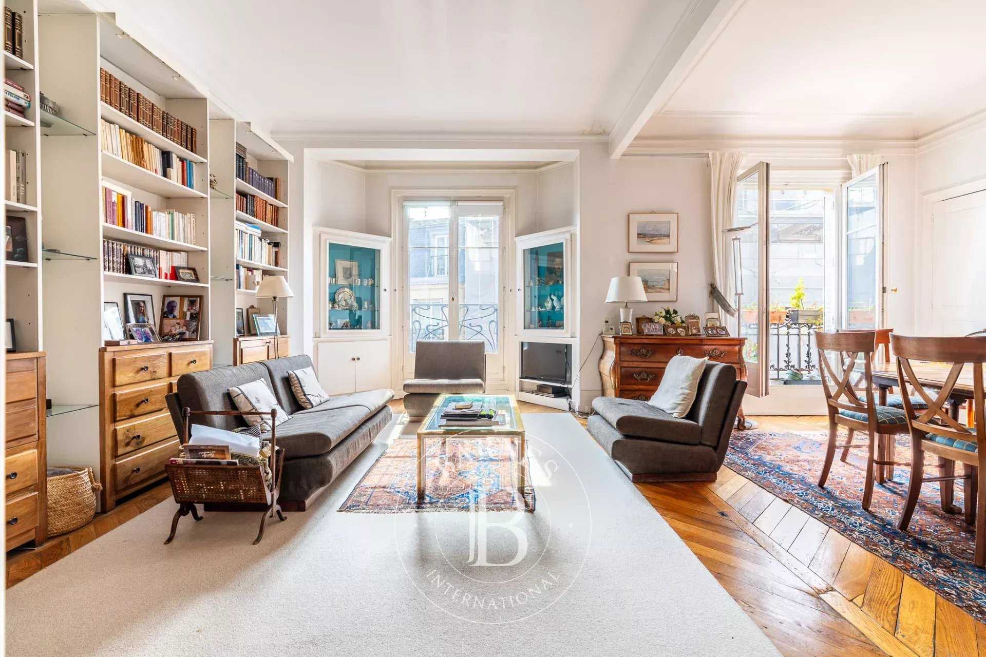 Paris  - Appartement 5 Pi&egrave;ces 3 Chambres