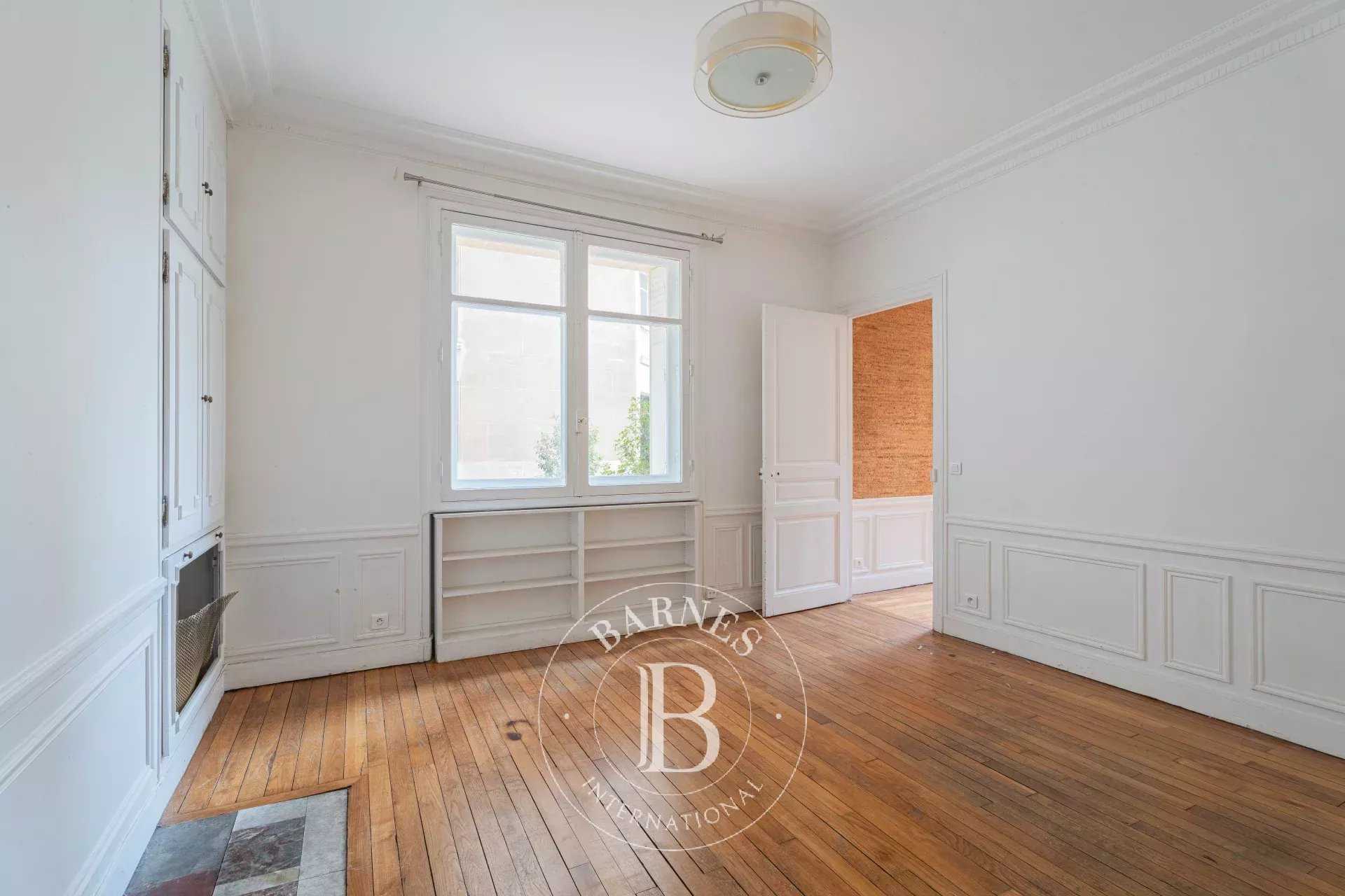 Paris  - Appartement 5 Pi&egrave;ces 3 Chambres