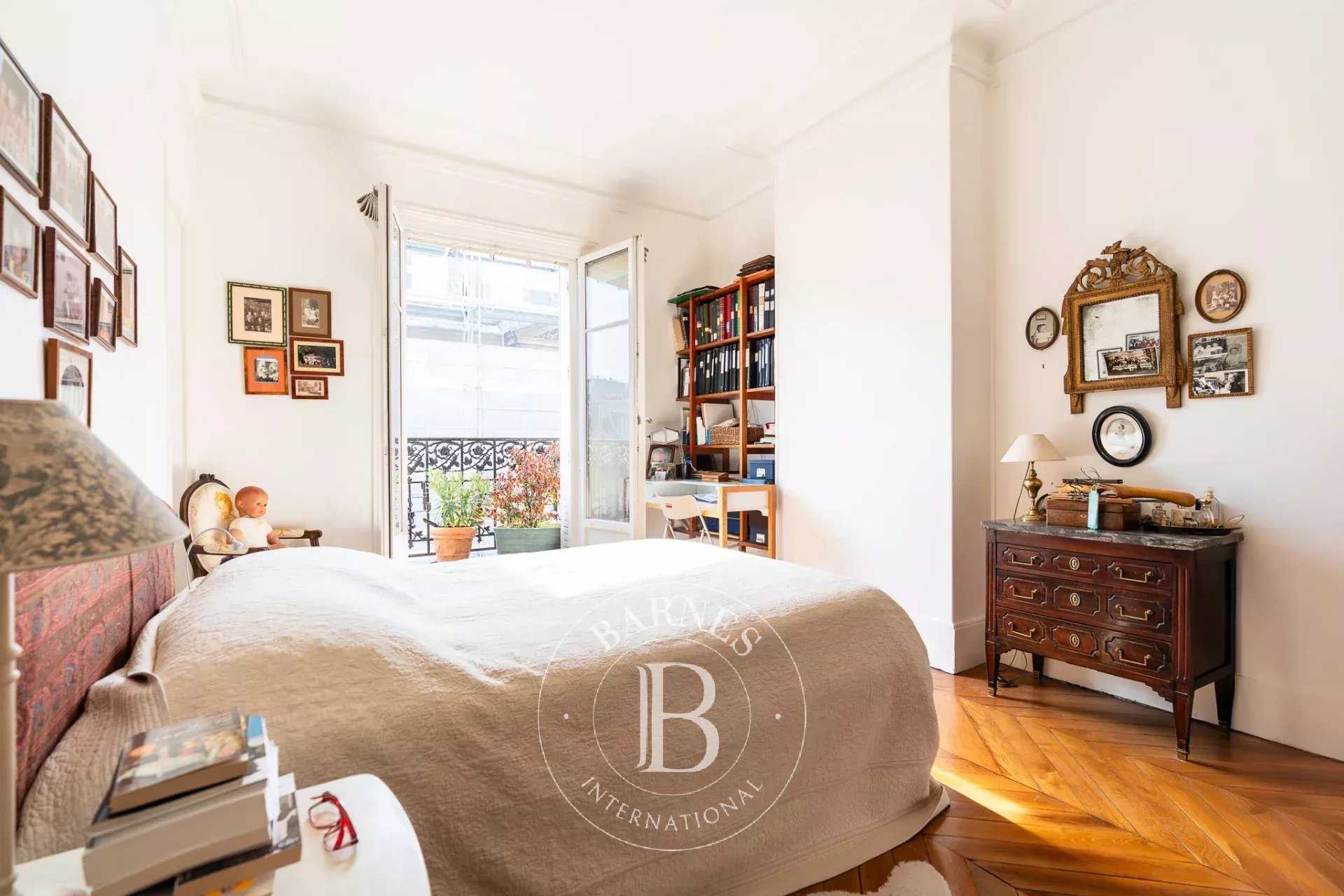 Paris  - Appartement 5 Pi&egrave;ces 3 Chambres