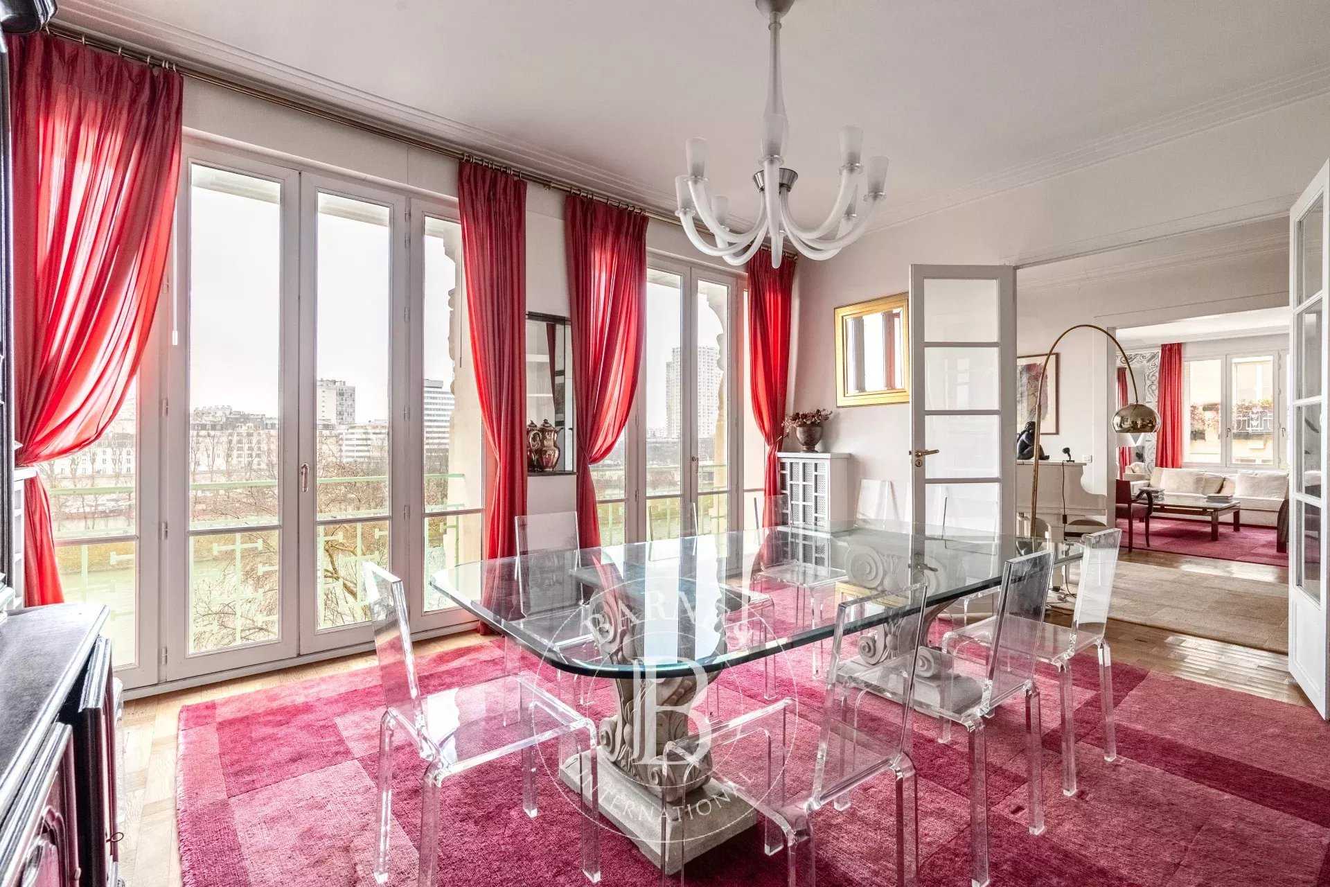 Paris  - Appartement 7 Pièces 3 Chambres