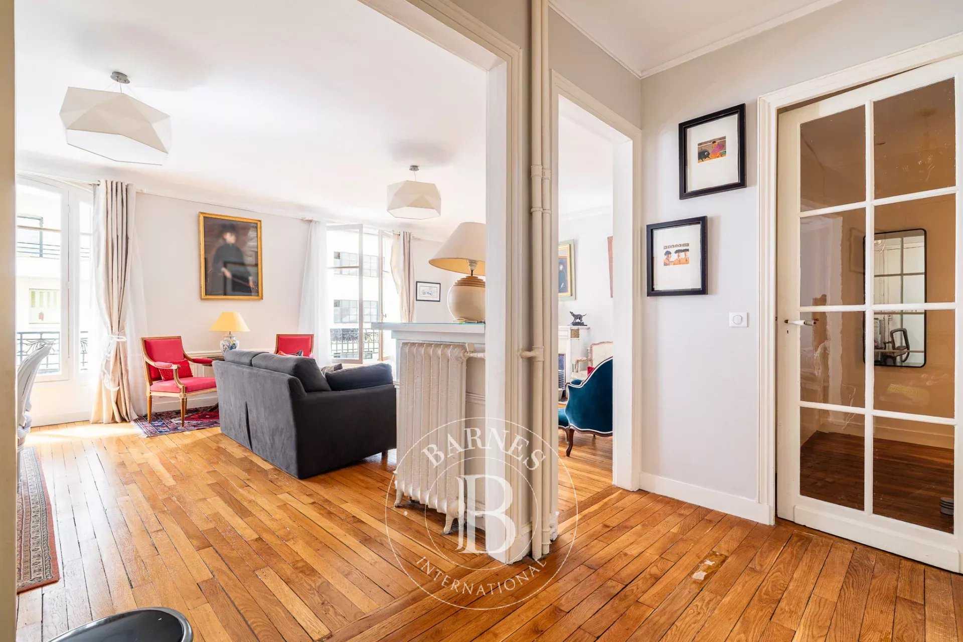 Paris  - Appartement 5 Pi&egrave;ces 3 Chambres