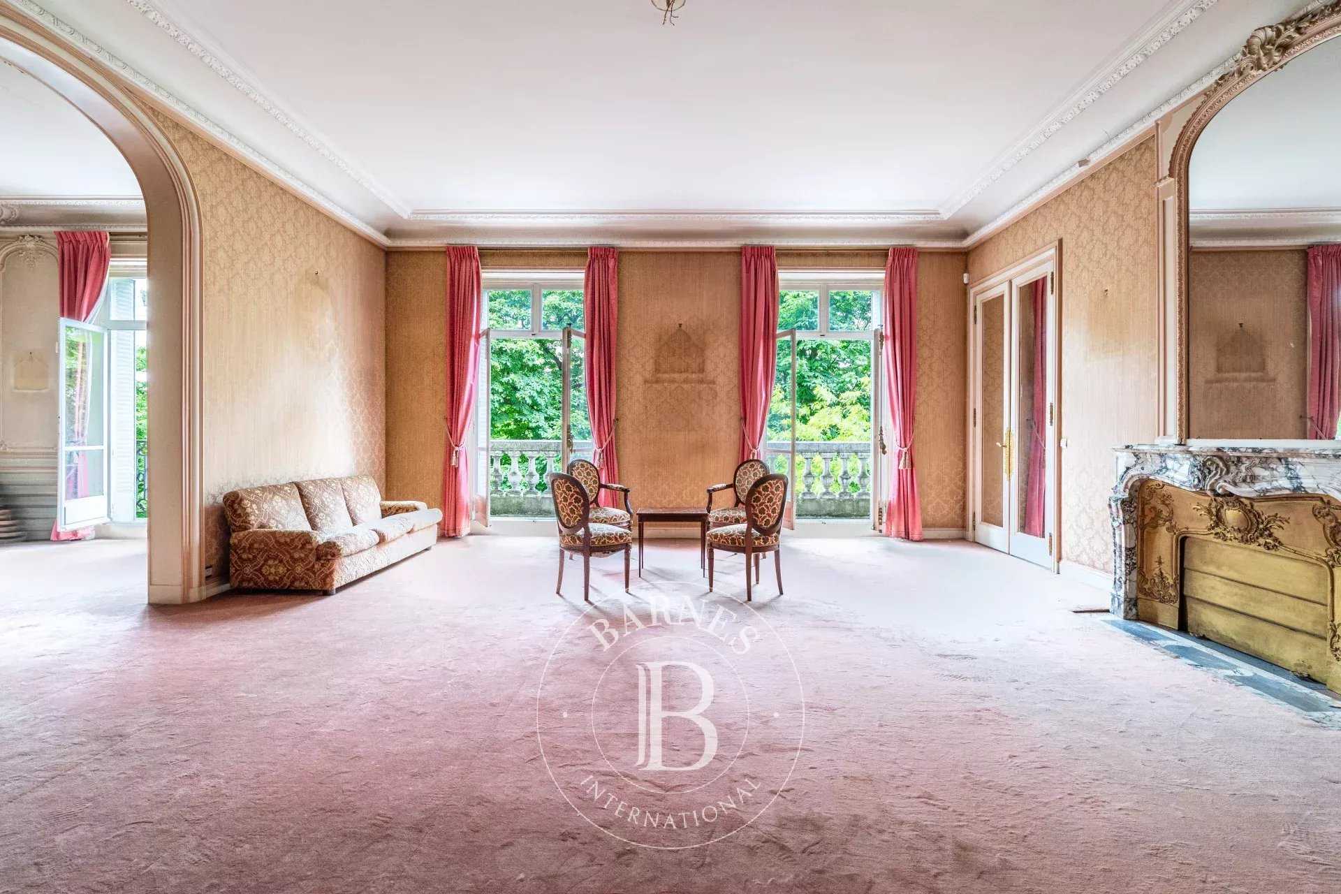 Paris  - Apartment 6 Bedrooms