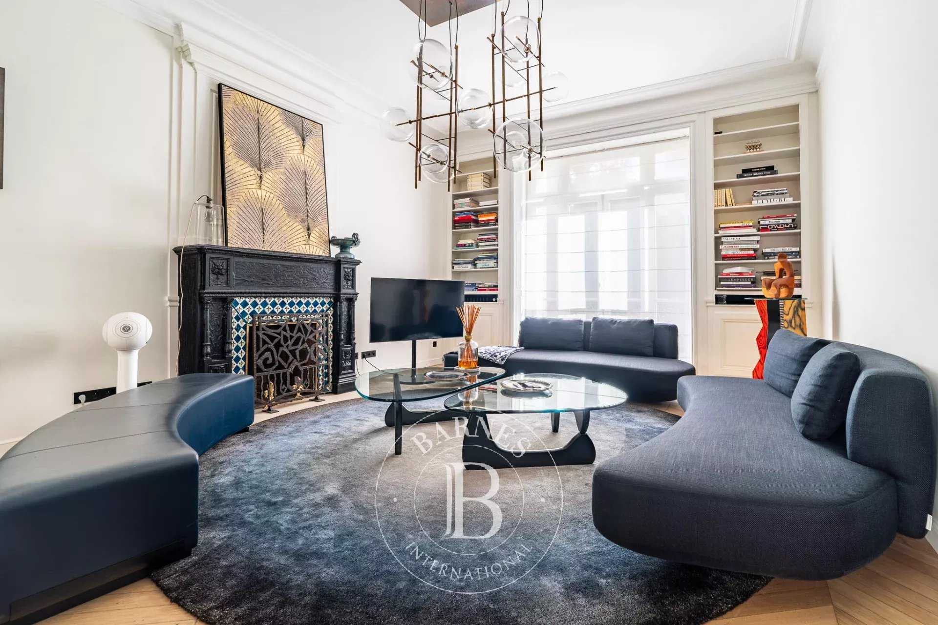 Paris  - Hôtel particulier 10 Pi&egrave;ces 5 Chambres