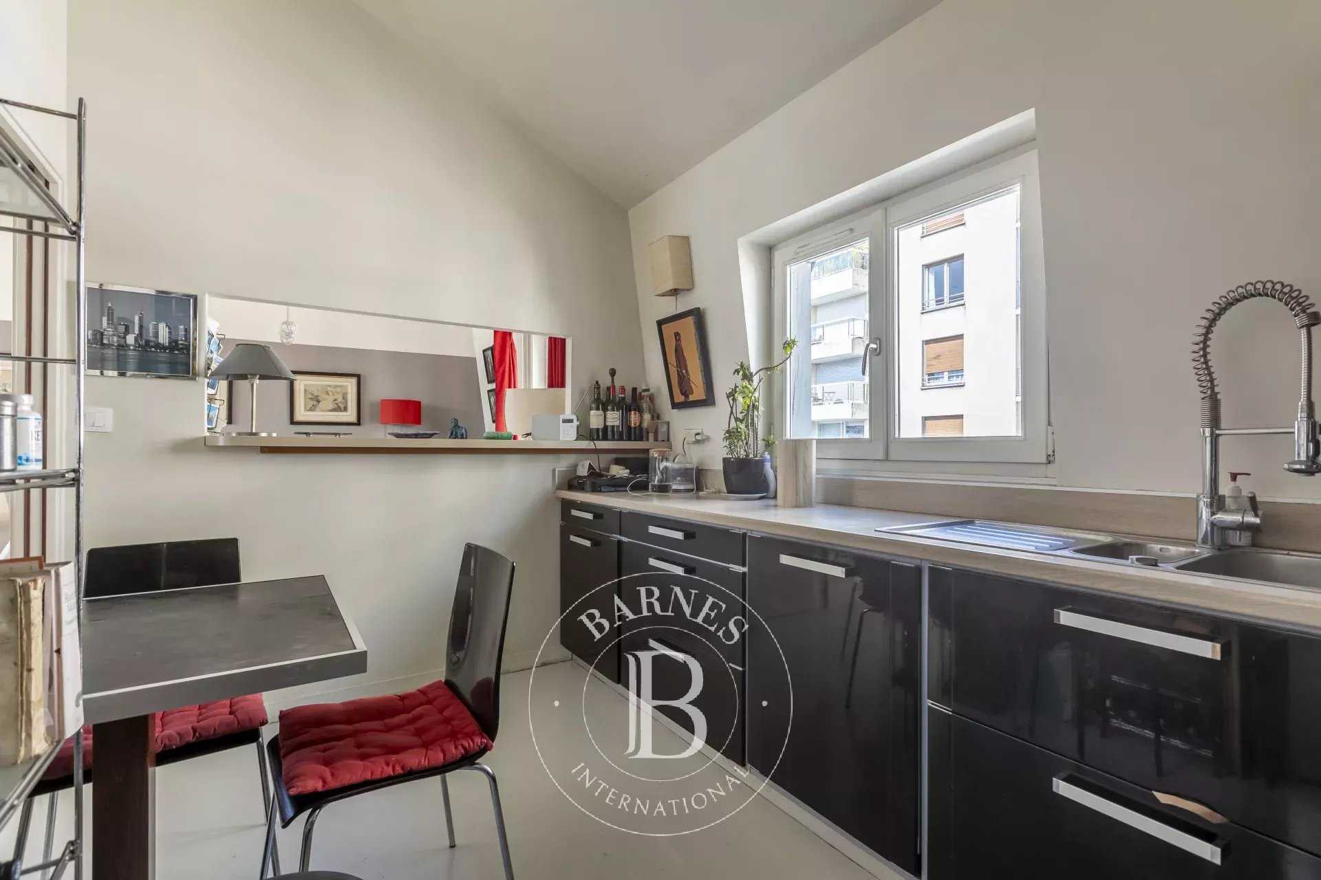 Paris  - Appartement 5 Pièces 3 Chambres
