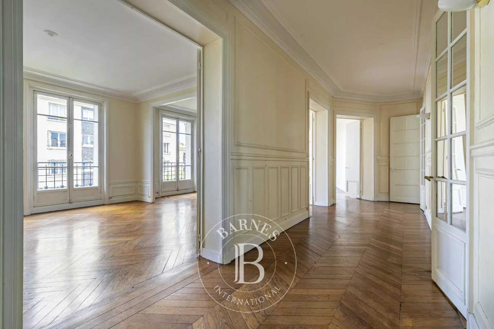 Paris  - Appartement 5 Pi&egrave;ces 3 Chambres