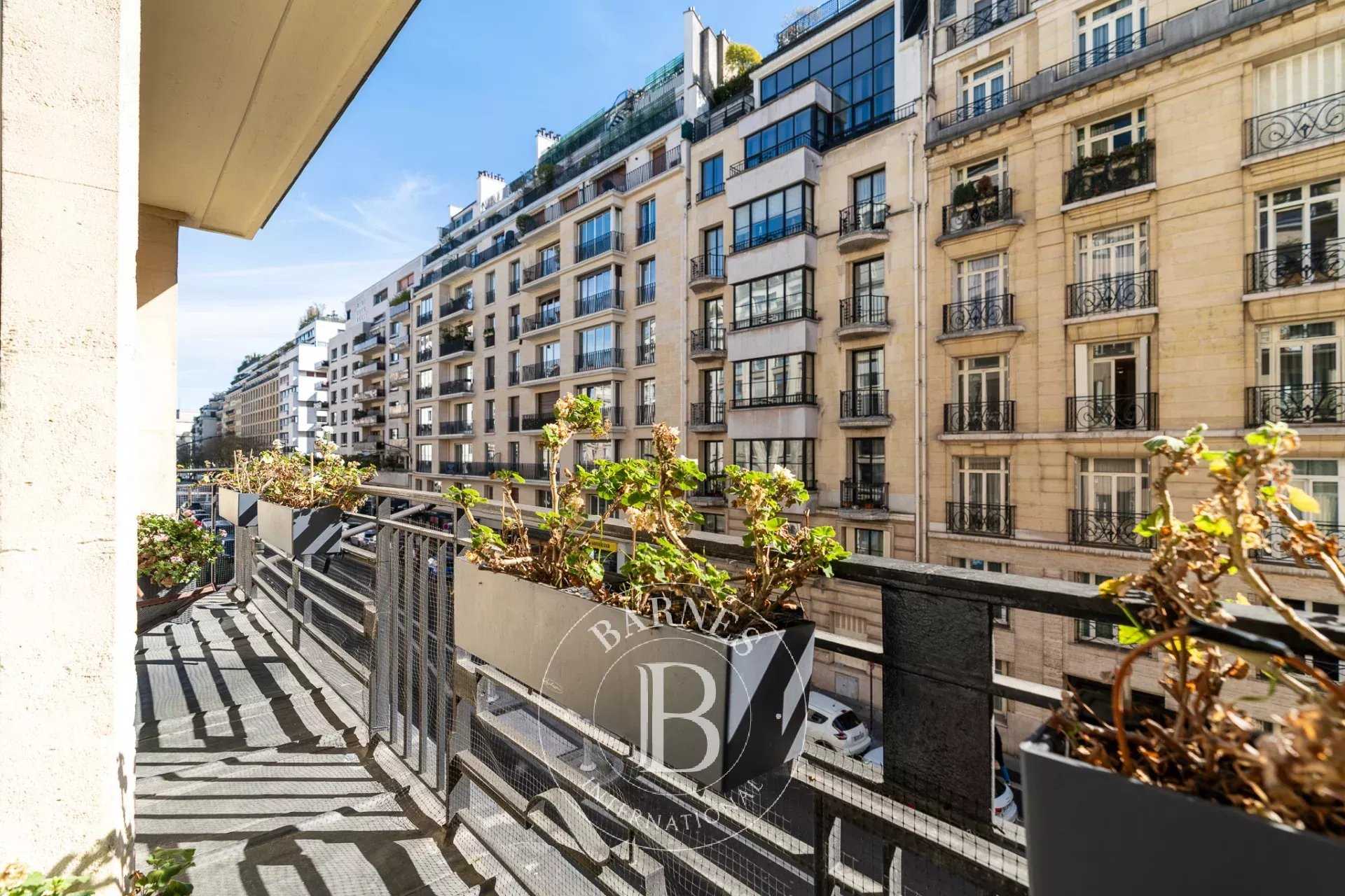 Paris  - Appartement 5 Pi&egrave;ces 3 Chambres