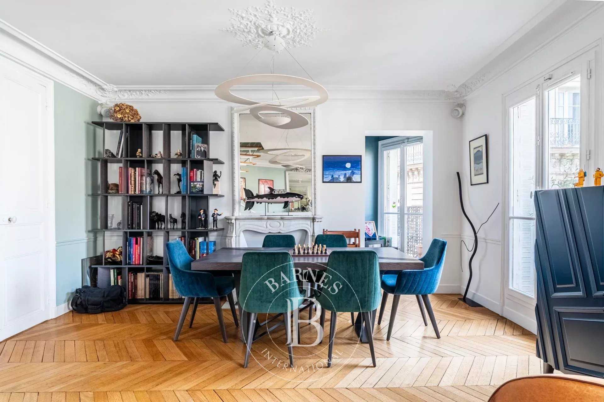 Paris  - Appartement 5 Pièces 4 Chambres