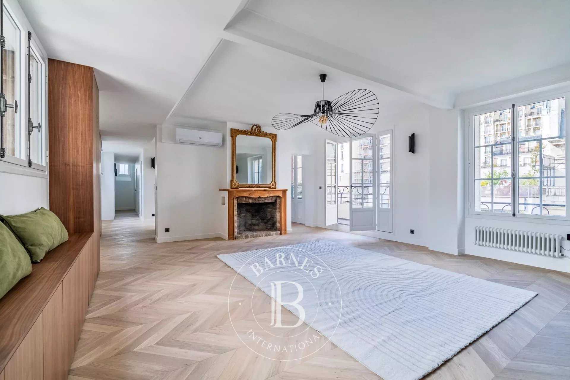 Paris  - Appartement 5 Pièces 4 Chambres