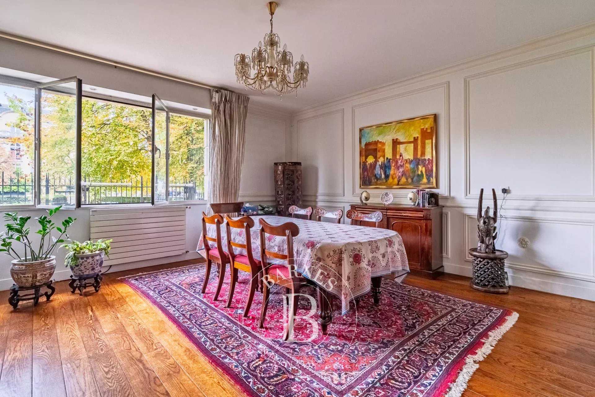 Paris  - Appartement 5 Pièces 3 Chambres