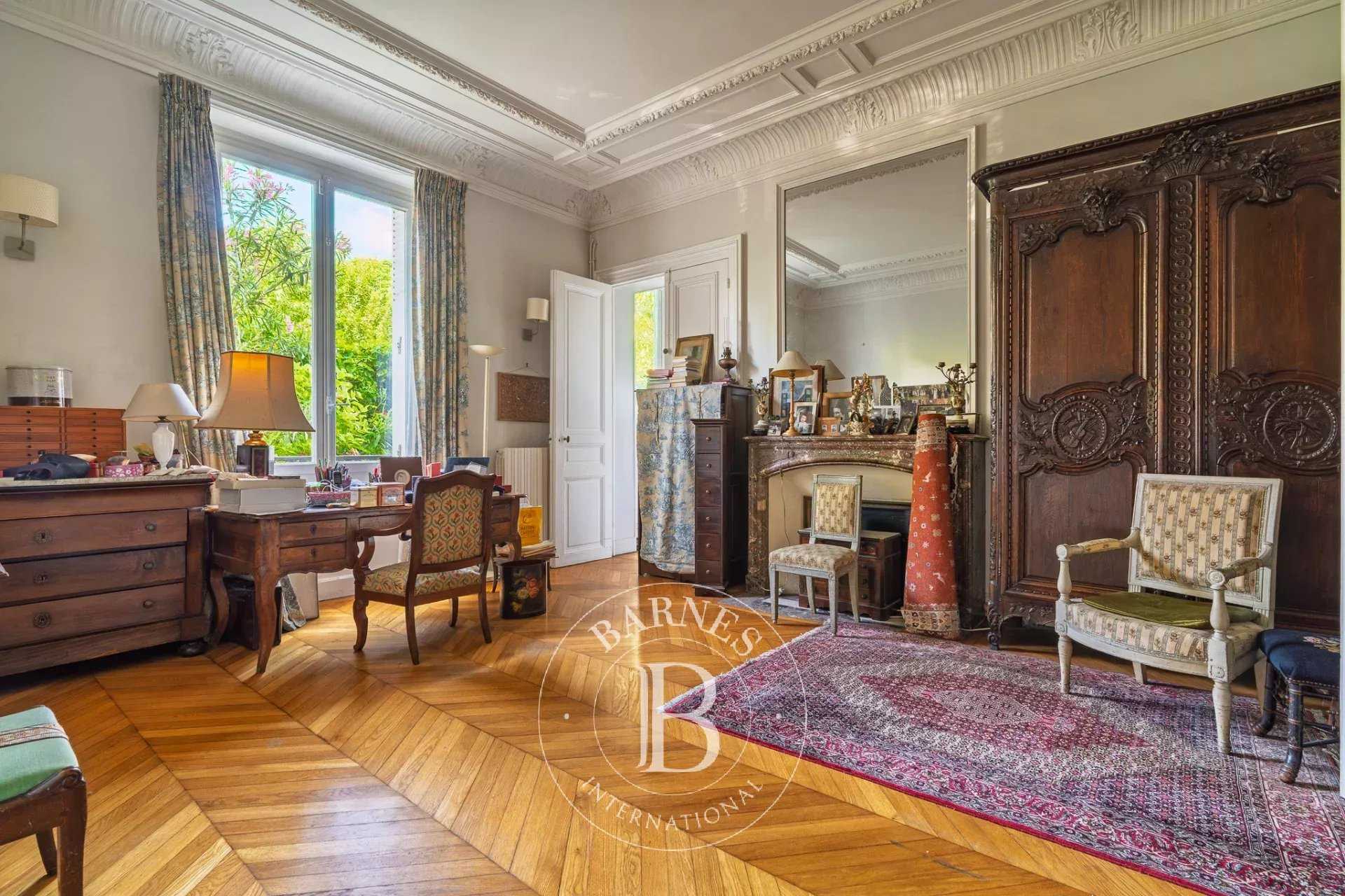 Paris  - Appartement 4 Pi&egrave;ces 2 Chambres
