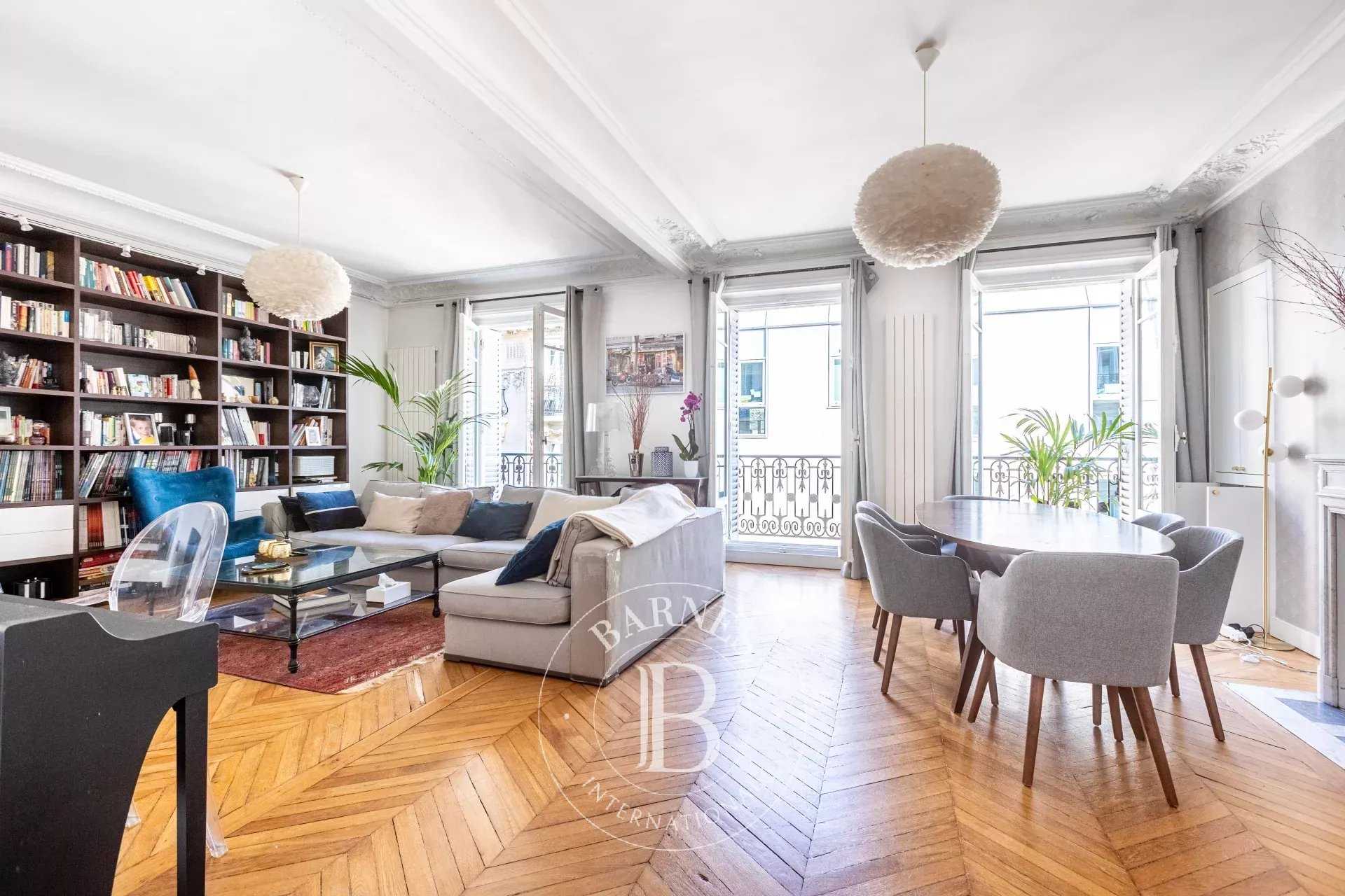 Paris  - Appartement 5 Pi&egrave;ces 3 Chambres