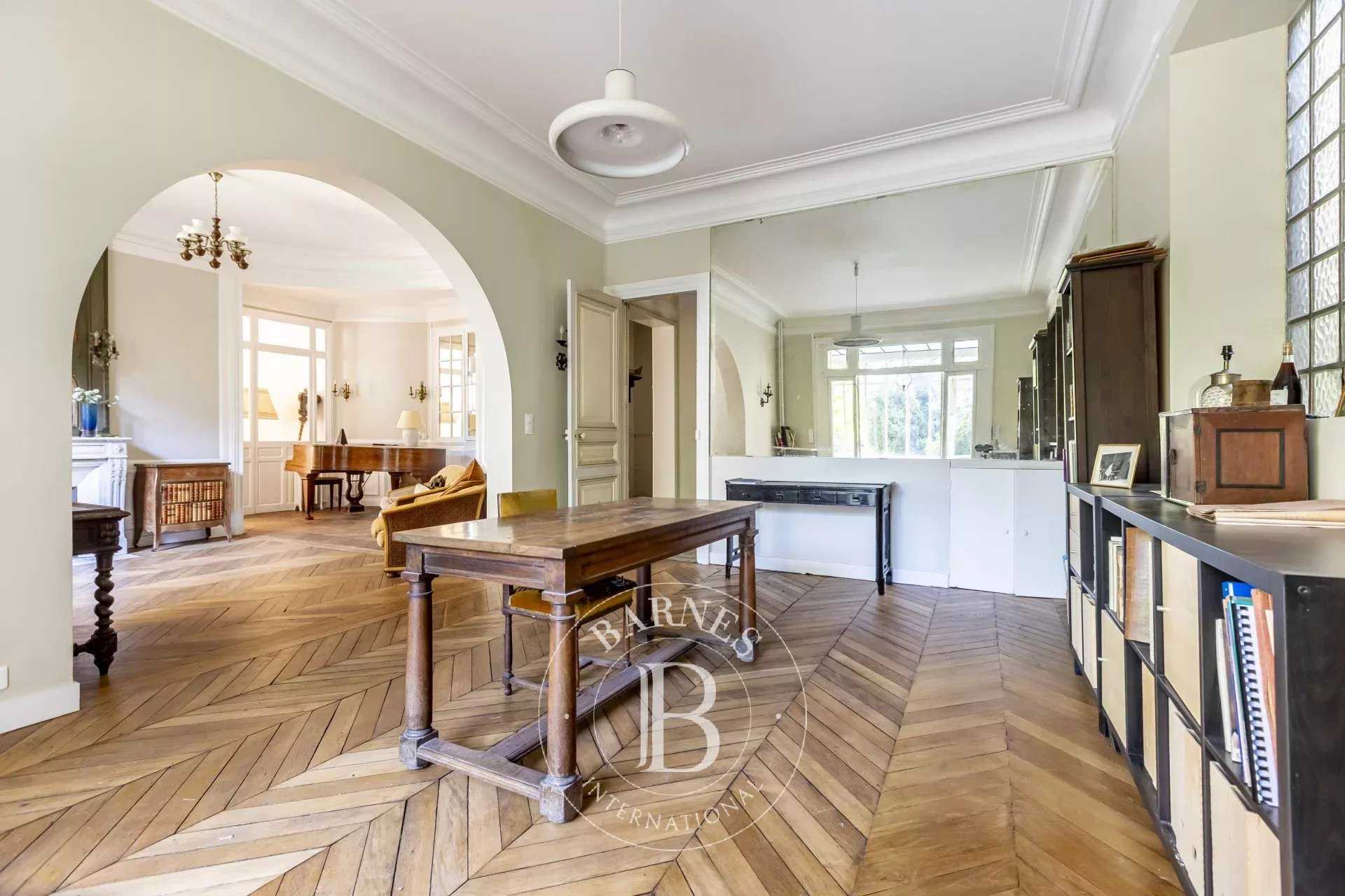 Paris  - House 5 Bedrooms