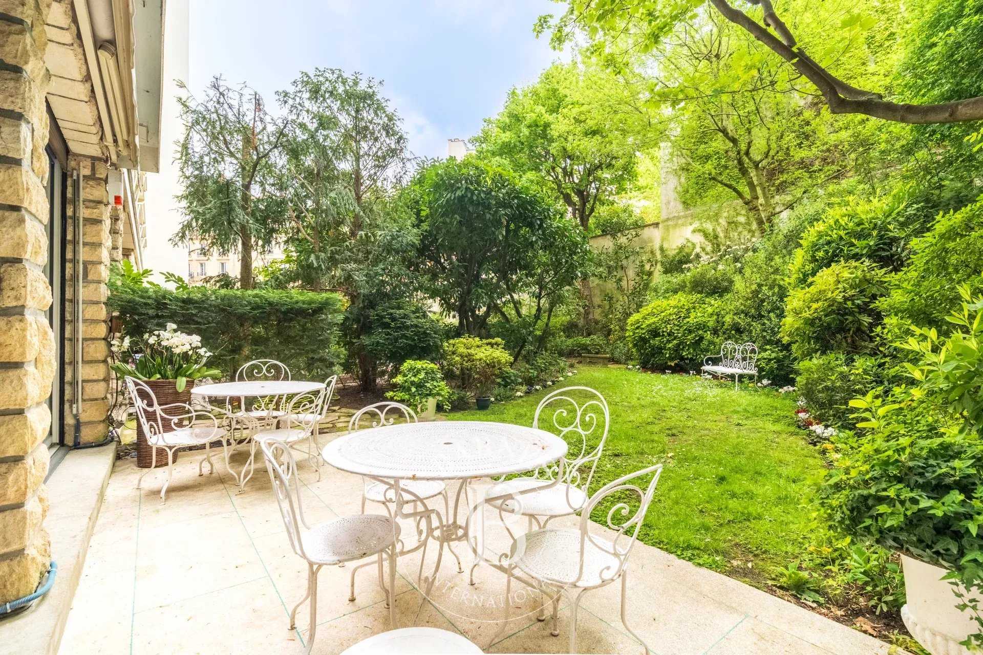 Apartment Paris 75016