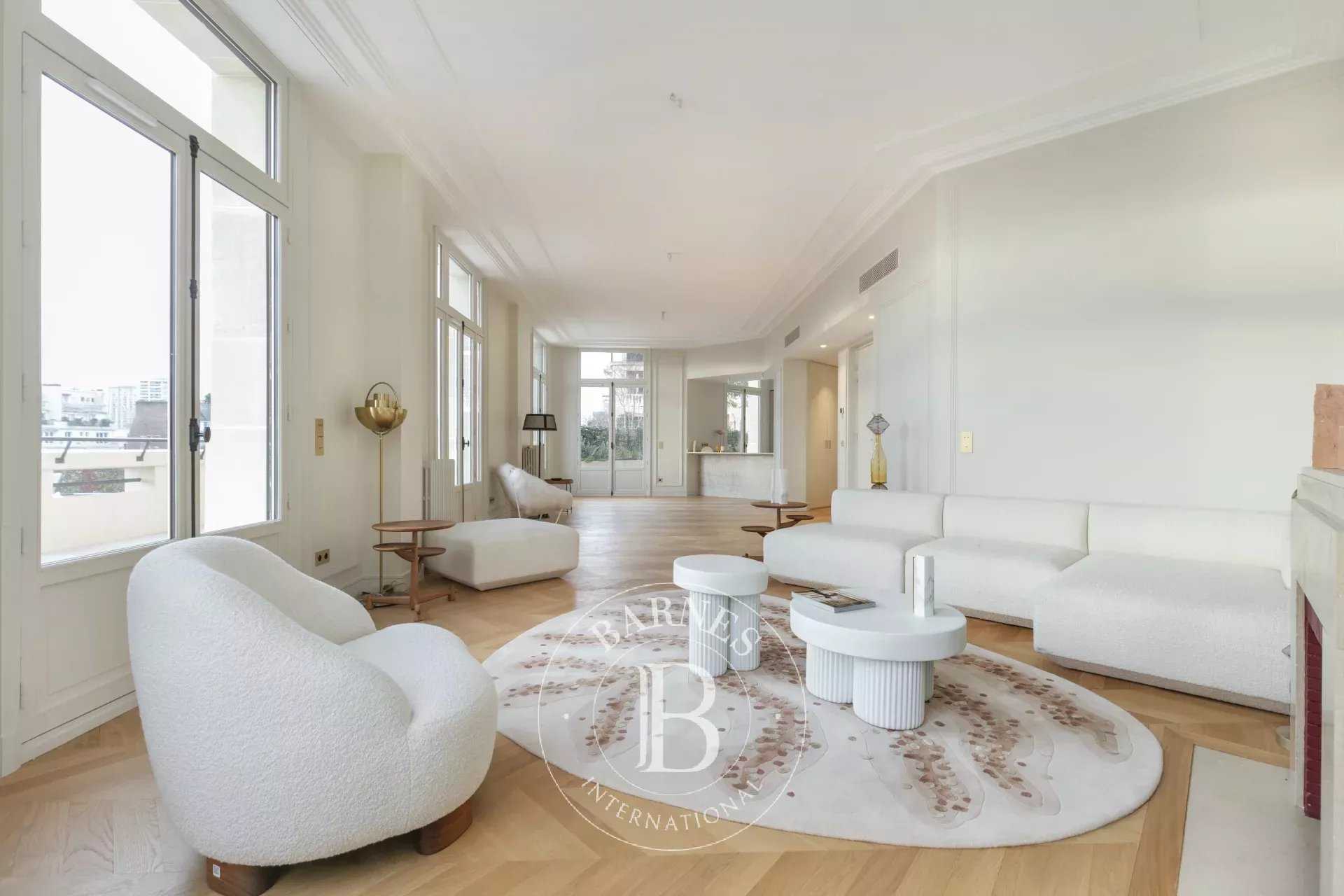 Paris  - Appartement 4 Pi&egrave;ces 2 Chambres