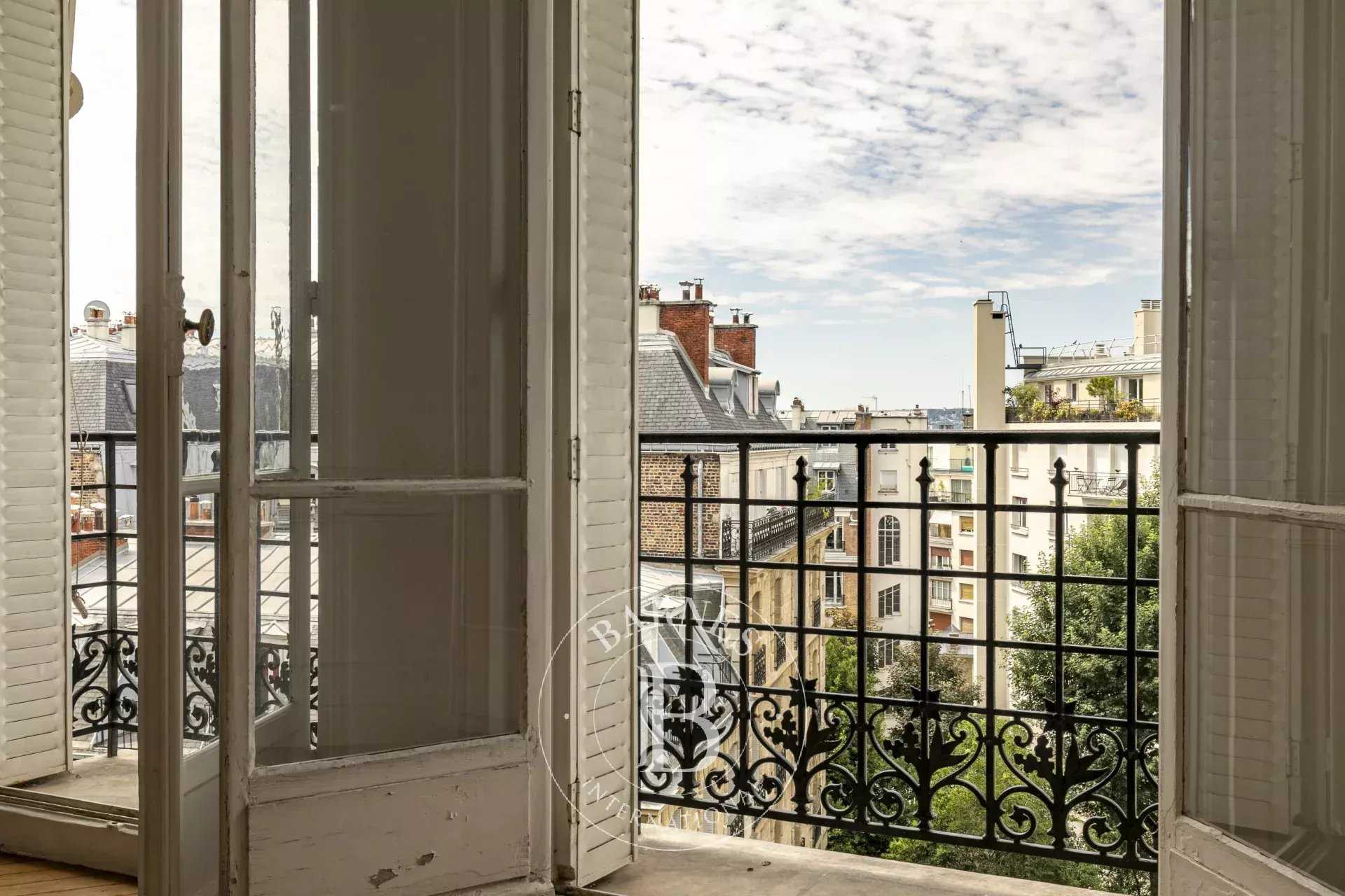 Paris  - Appartement 5 Pi&egrave;ces 3 Chambres