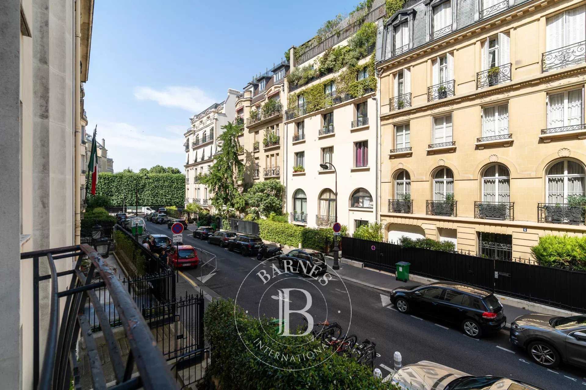 Paris  - Apartment 3 Bedrooms