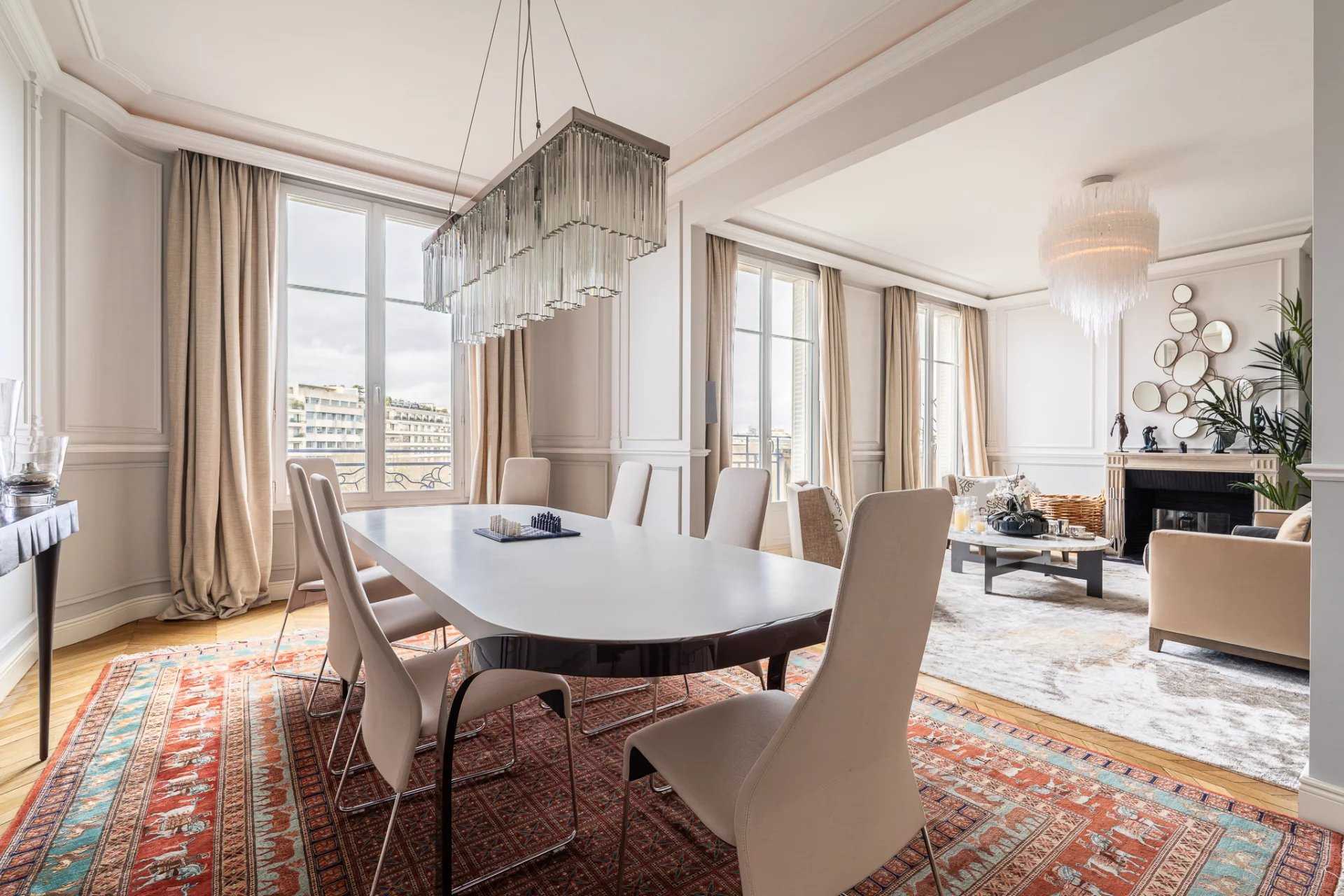 Paris  - Appartement 7 Pi&egrave;ces 4 Chambres