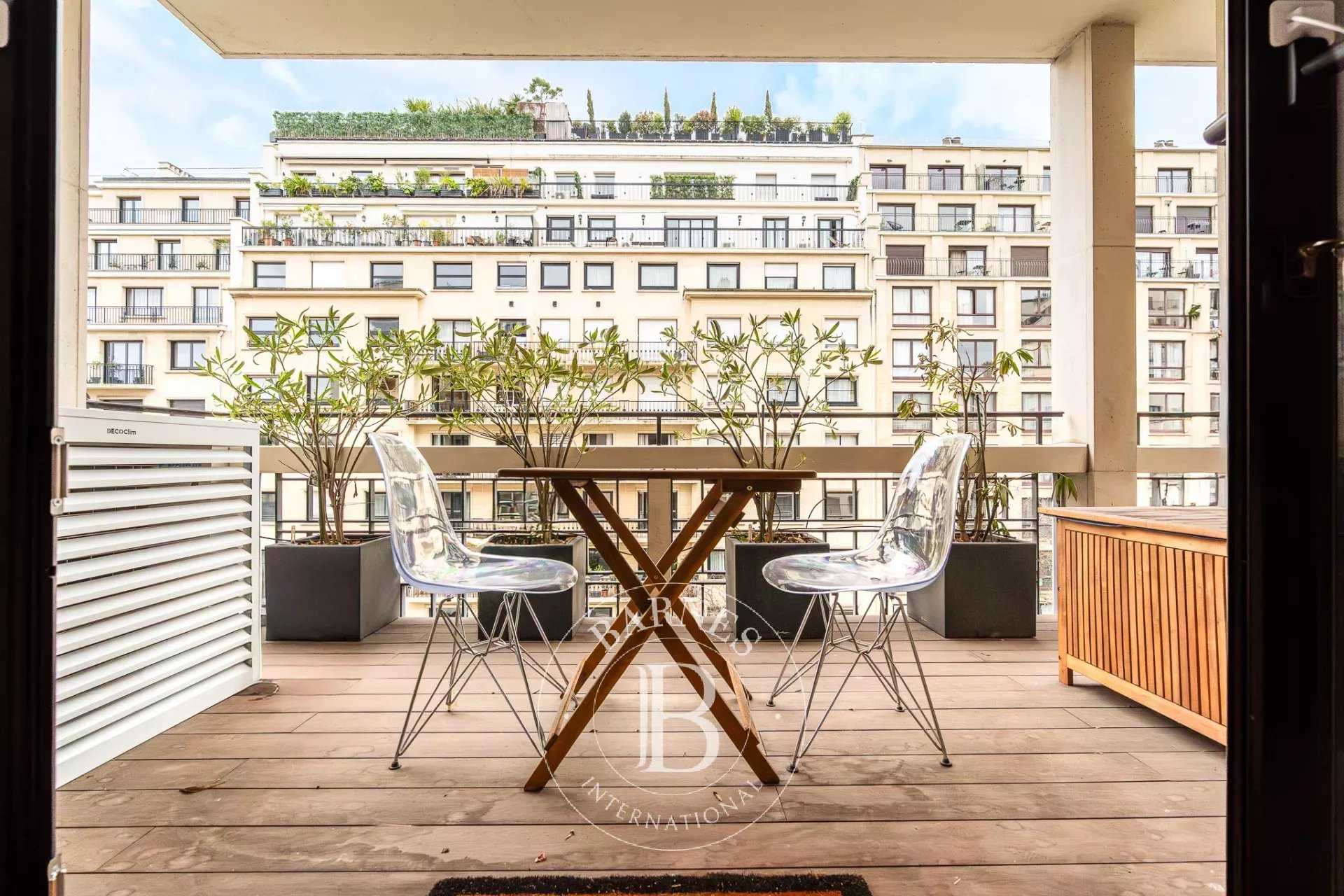 Paris  - Appartement 5 Pi&egrave;ces 3 Chambres