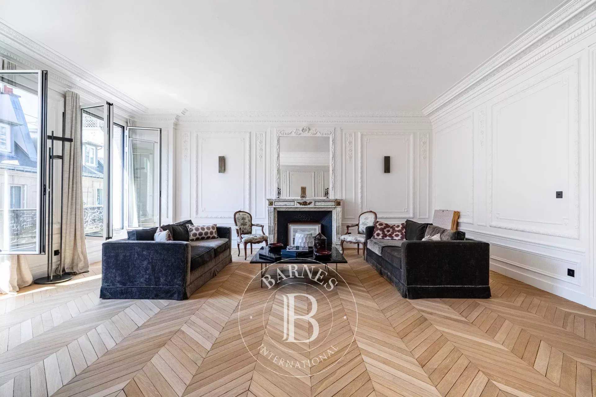 Paris  - Appartement 8 Pièces 4 Chambres
