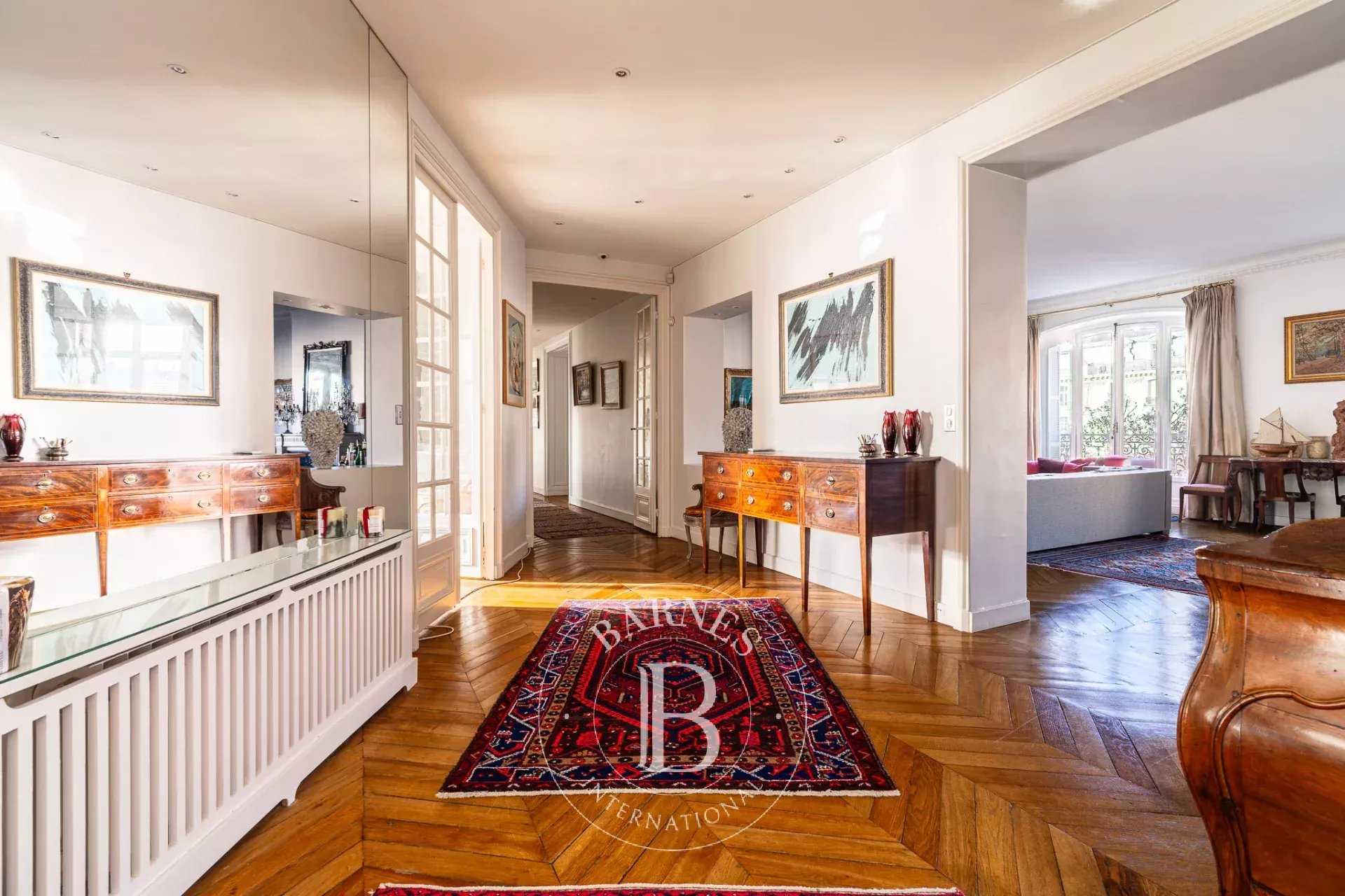 Paris  - Appartement 7 Pi&egrave;ces 4 Chambres