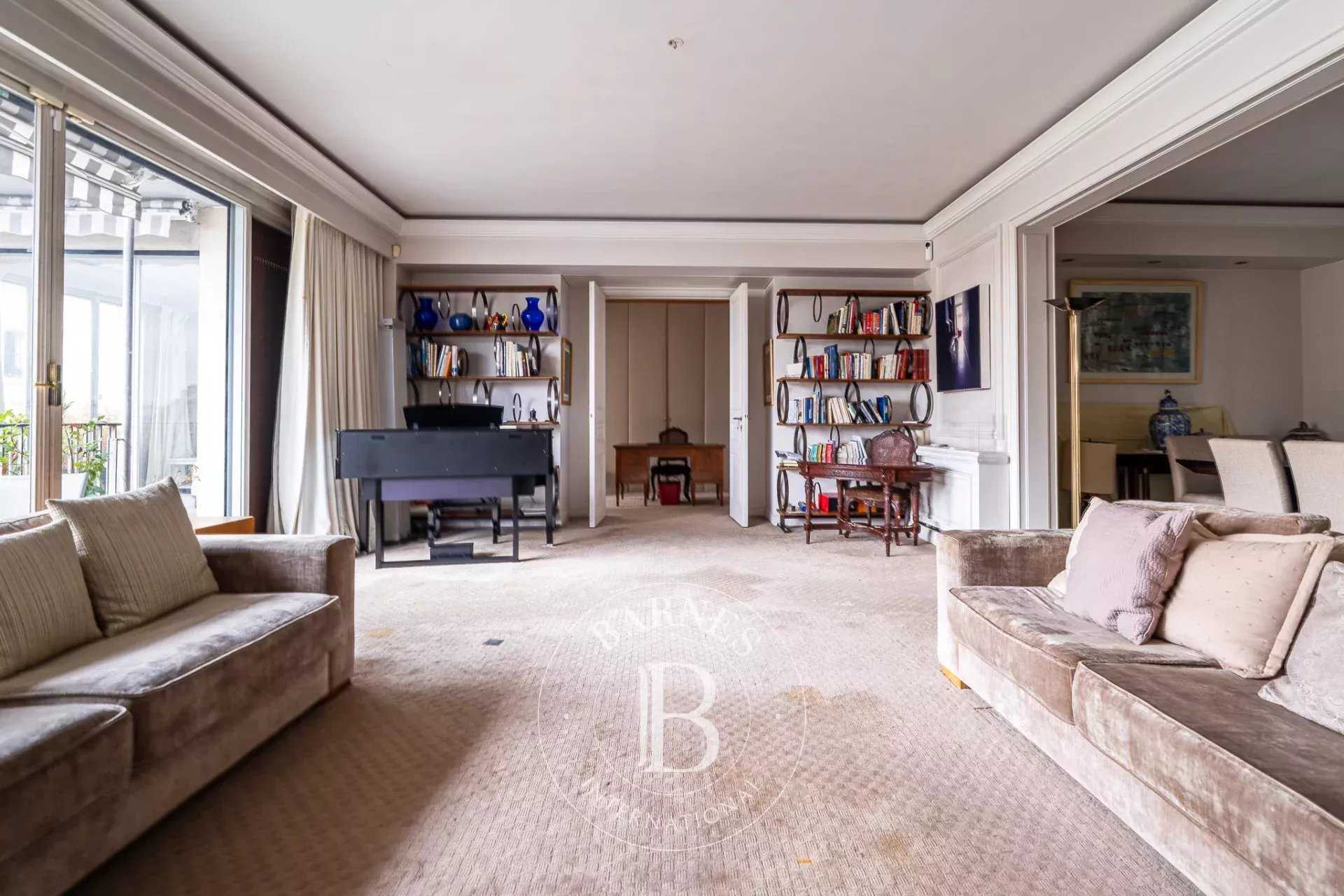 Paris  - Appartement 4 Pi&egrave;ces 2 Chambres