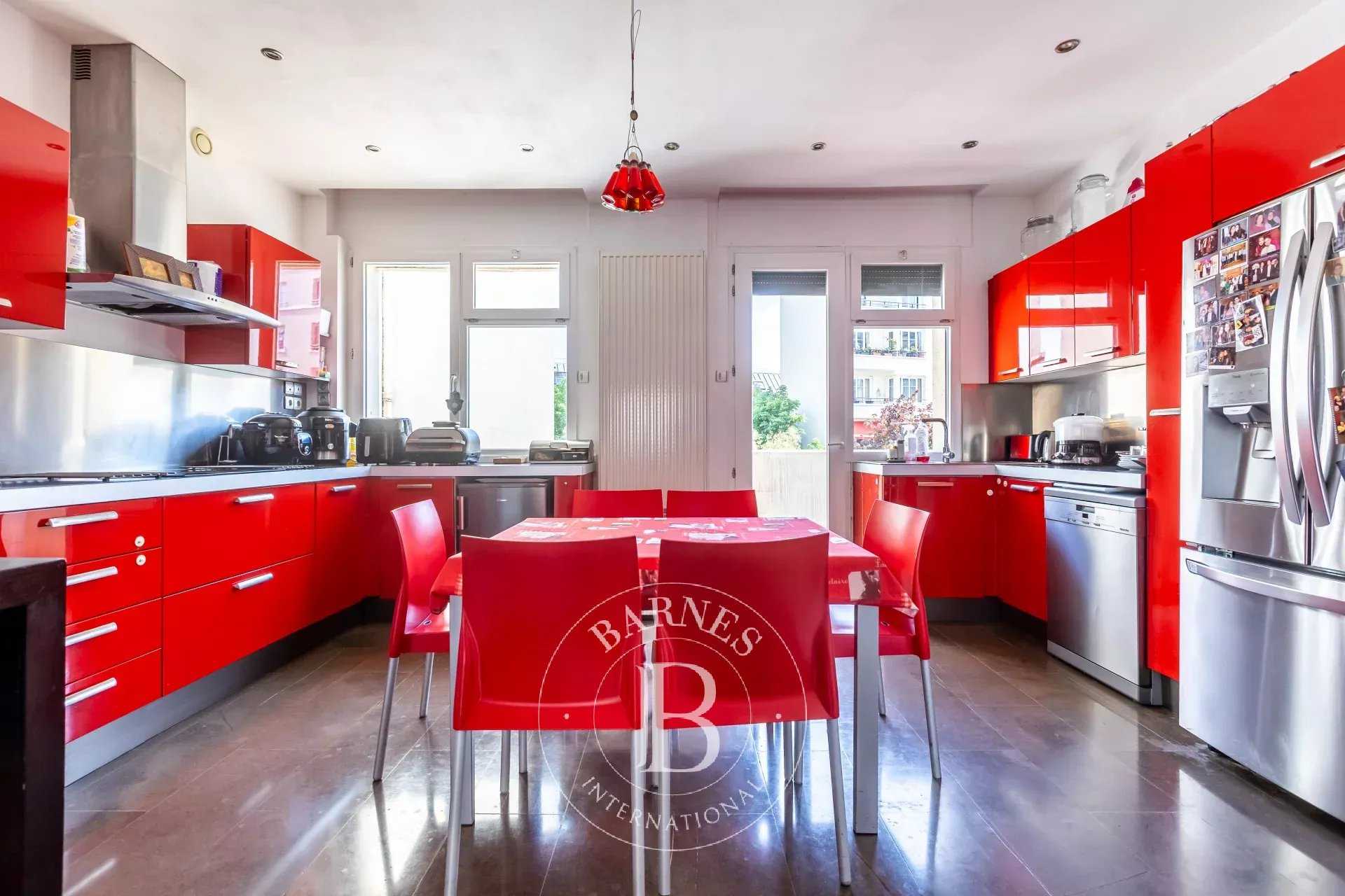 Paris  - Appartement 5 Pi&egrave;ces 3 Chambres