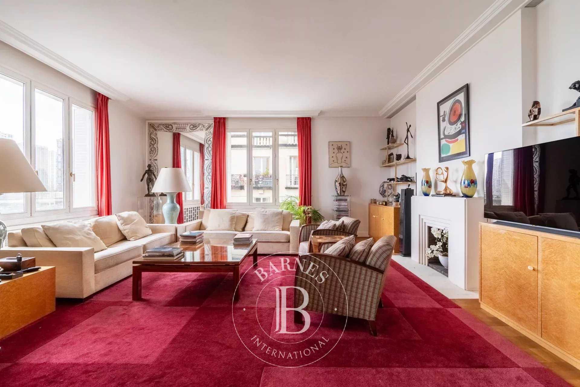 Paris  - Appartement 7 Pièces 3 Chambres