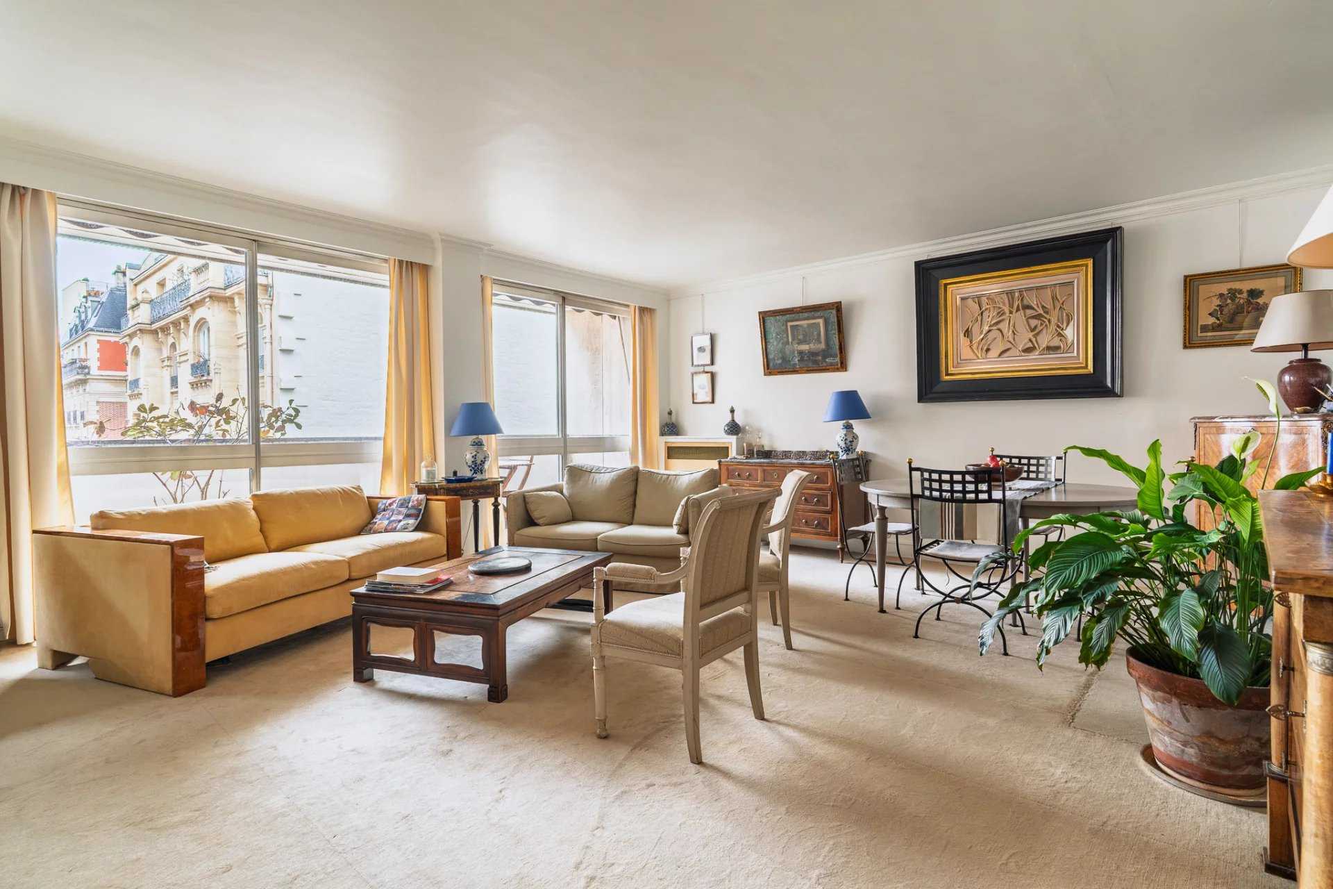 Paris  - Appartement 5 Pi&egrave;ces 3 Chambres