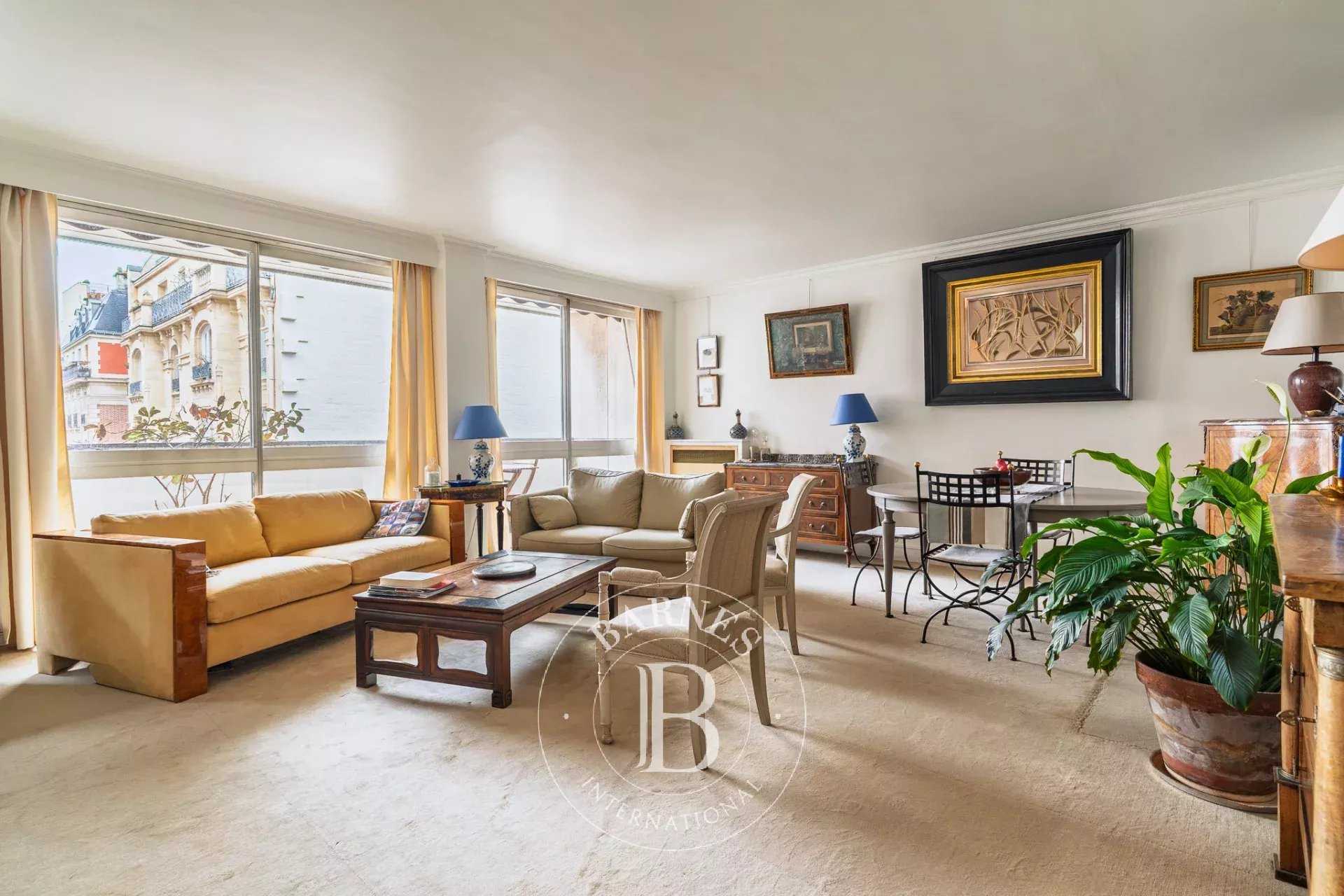 Paris  - Appartement 5 Pi&egrave;ces 3 Chambres