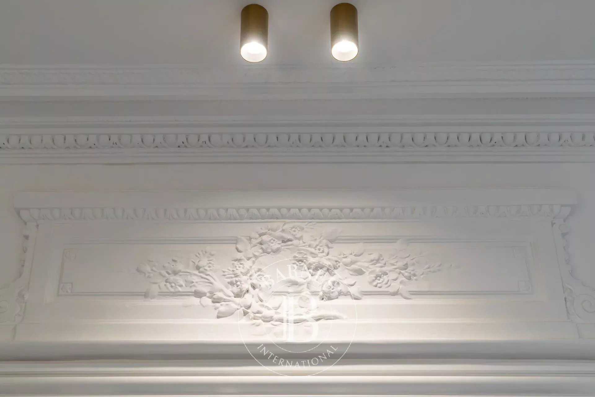 Paris  - Appartement 6 Pi&egrave;ces 4 Chambres