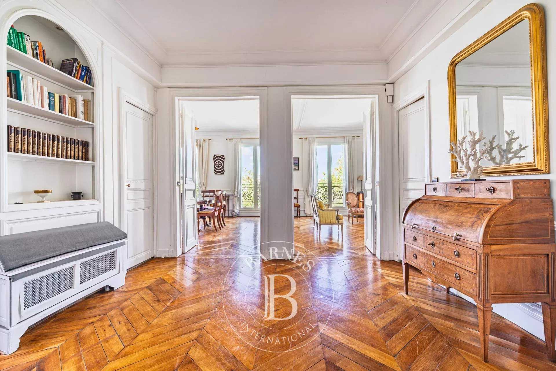 Paris  - Appartement 8 Pi&egrave;ces 5 Chambres