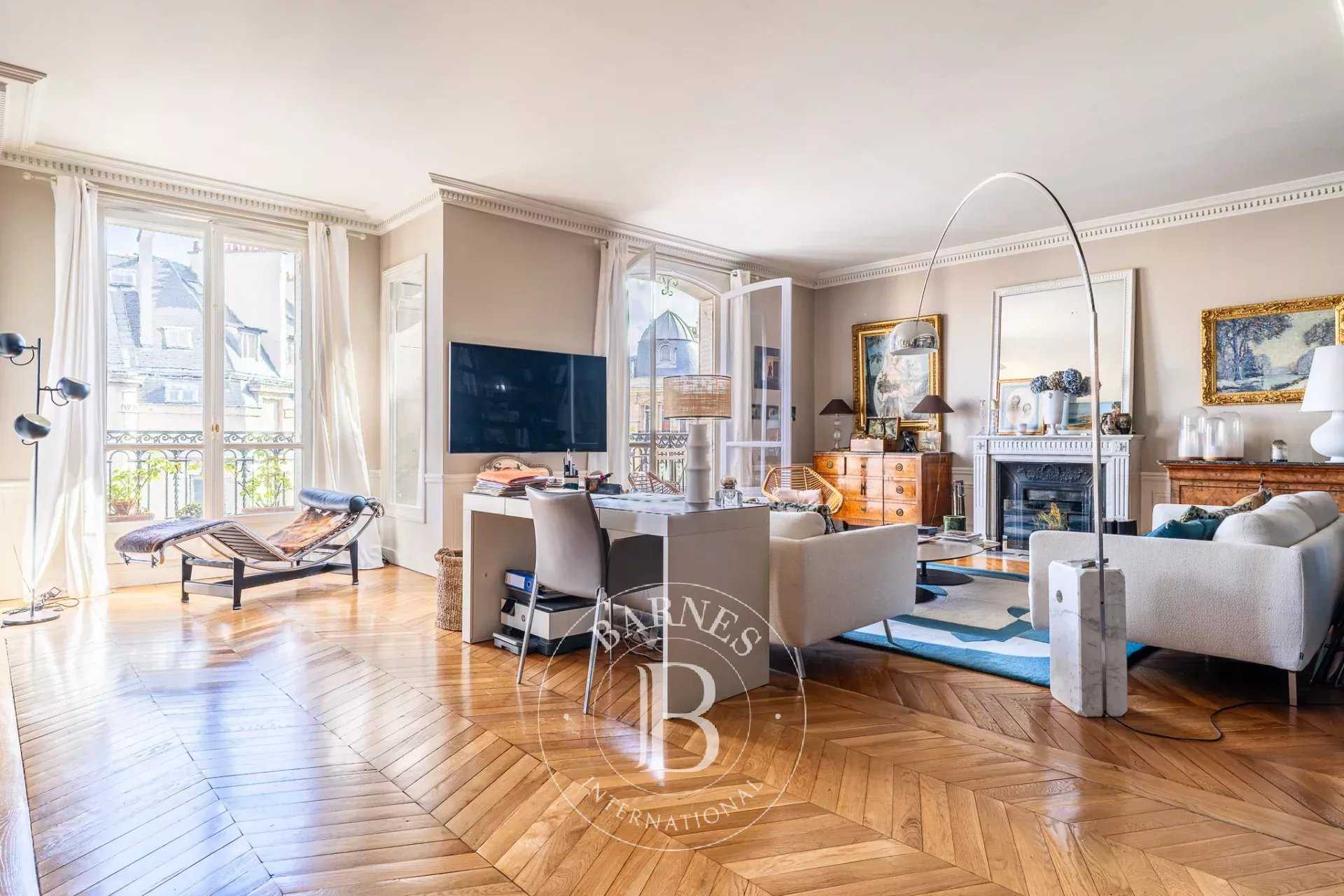 Paris  - Appartement 6 Pi&egrave;ces 3 Chambres