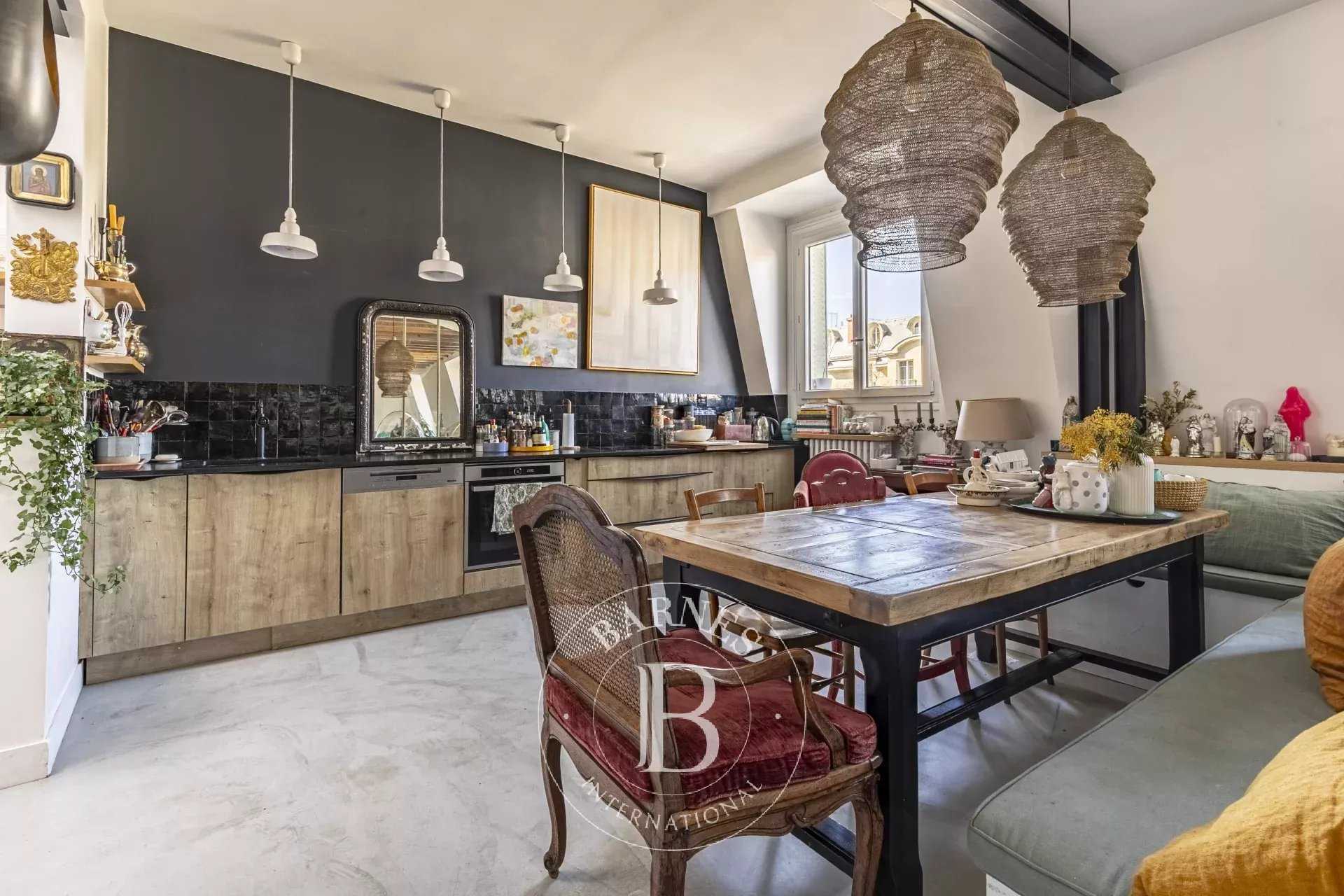 Paris  - Appartement 8 Pi&egrave;ces 5 Chambres