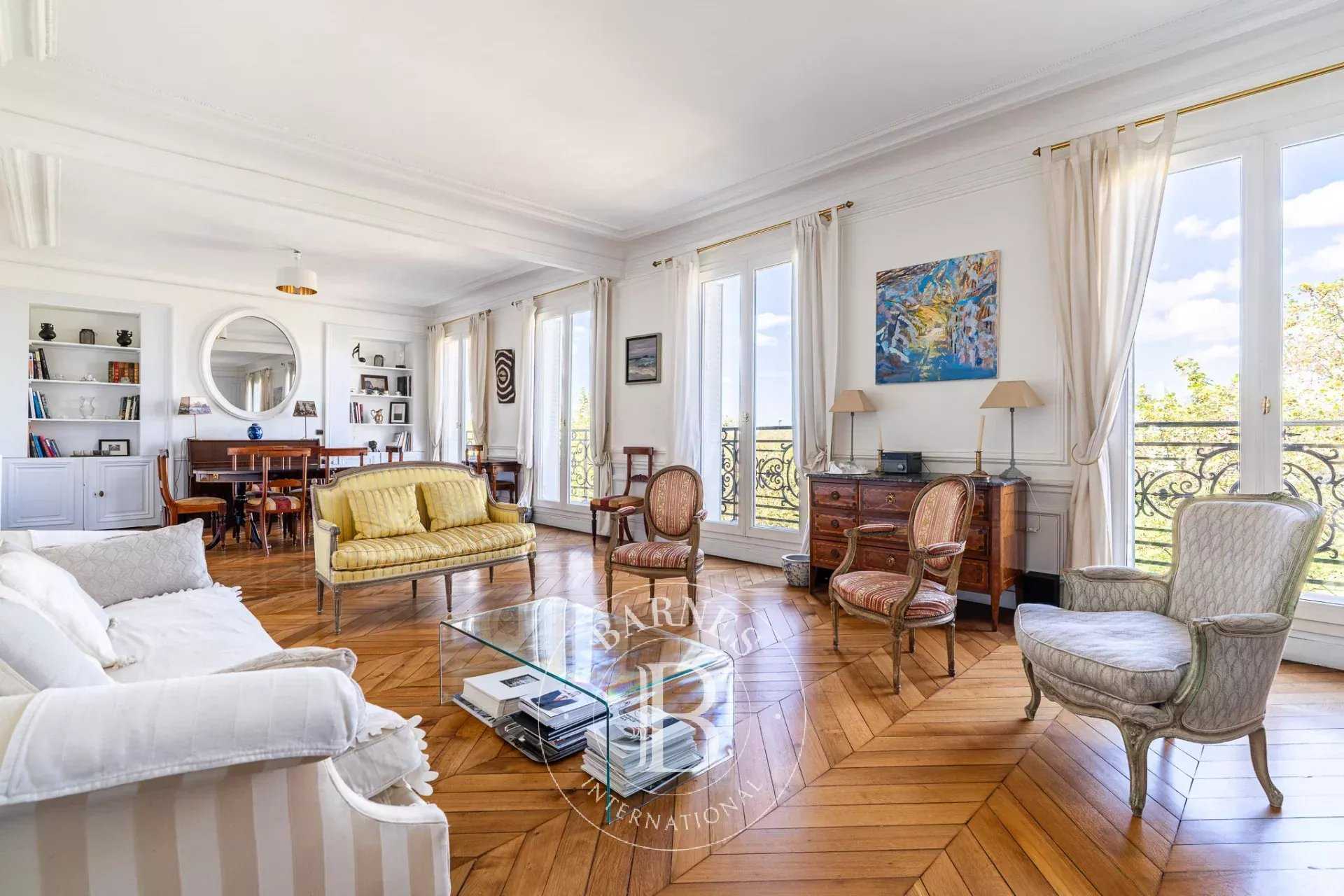 Paris  - Appartement 8 Pi&egrave;ces 5 Chambres