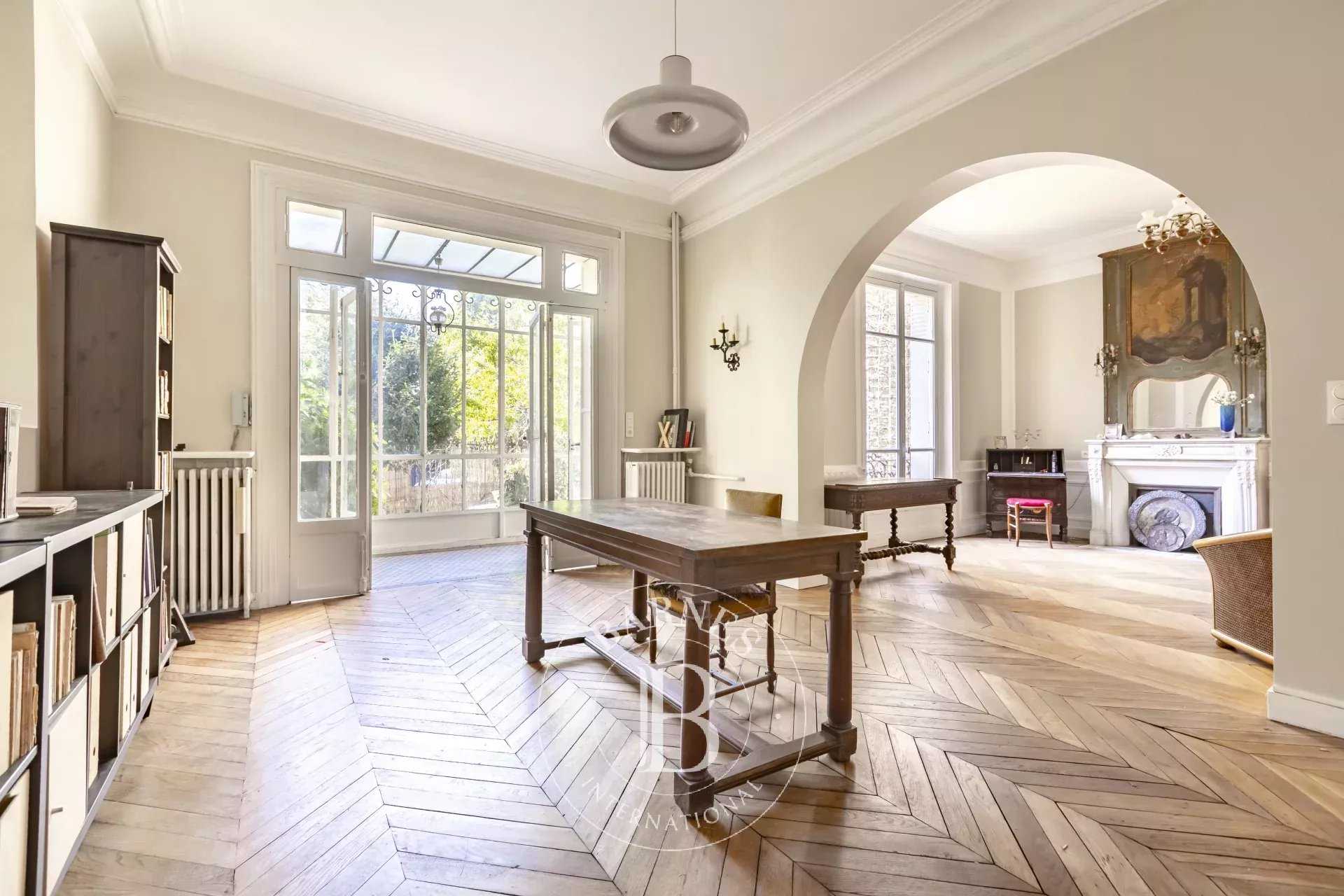 Paris  - House 5 Bedrooms