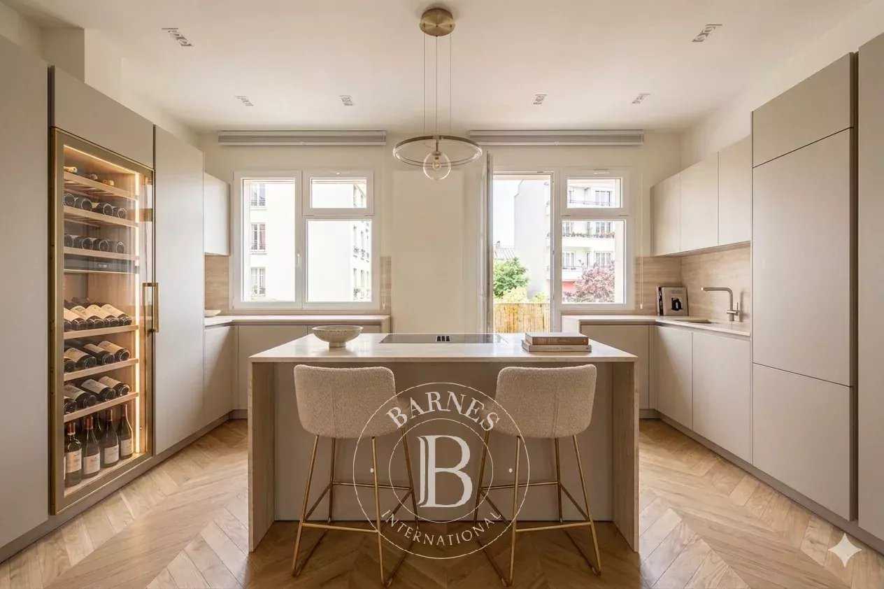 Paris  - Appartement 5 Pi&egrave;ces 3 Chambres