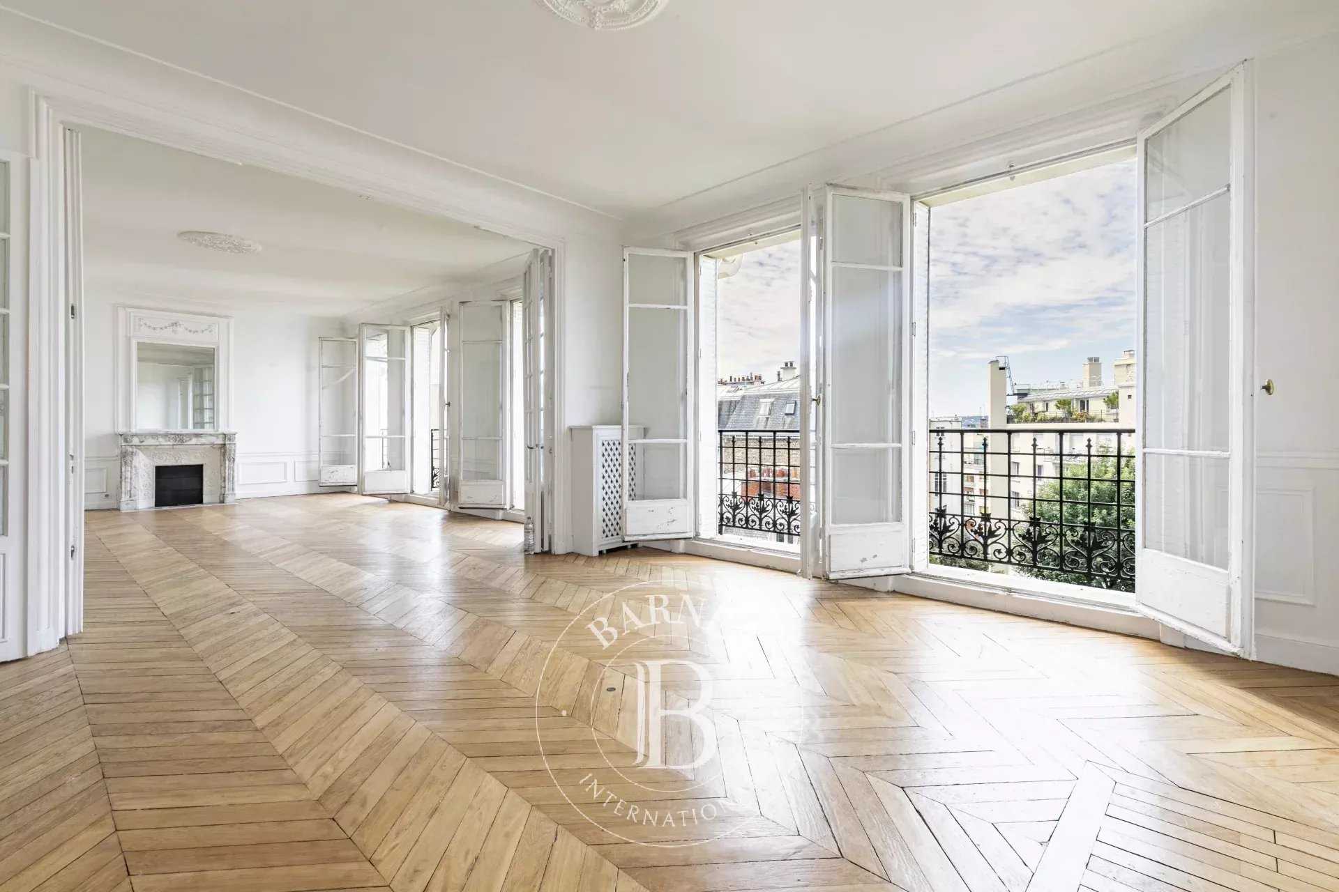 Paris  - Appartement 5 Pi&egrave;ces 3 Chambres