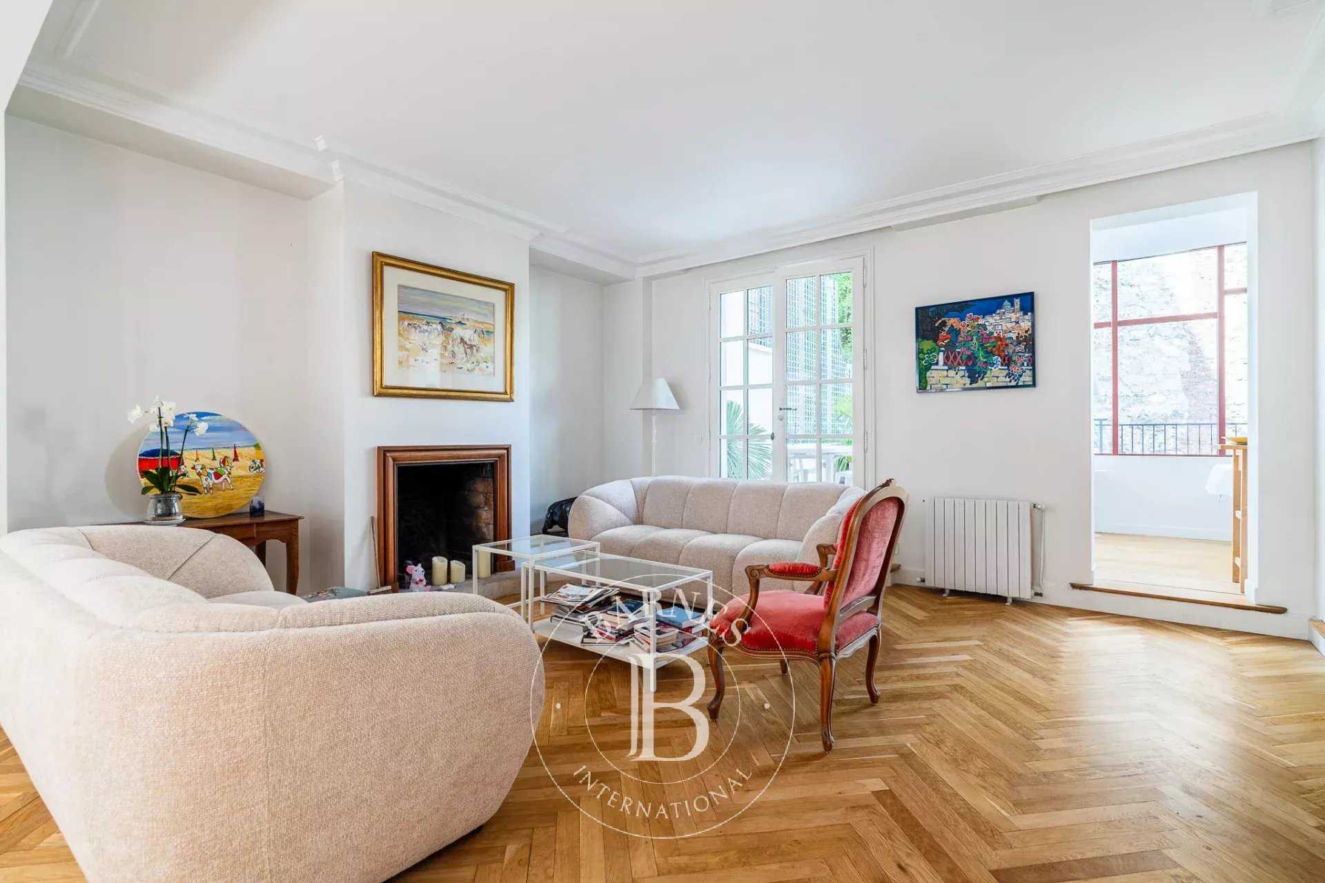 Paris  - Appartement 6 Pi&egrave;ces 4 Chambres
