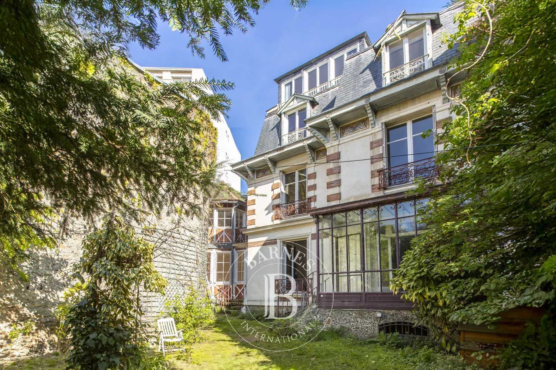 Paris  - House 5 Bedrooms