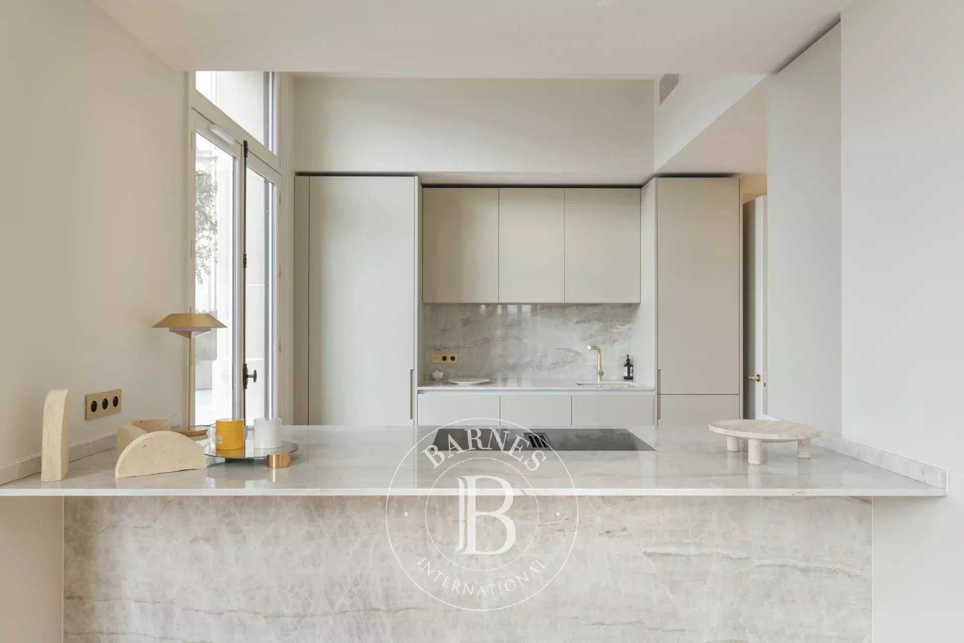 Paris  - Appartement 4 Pi&egrave;ces 2 Chambres