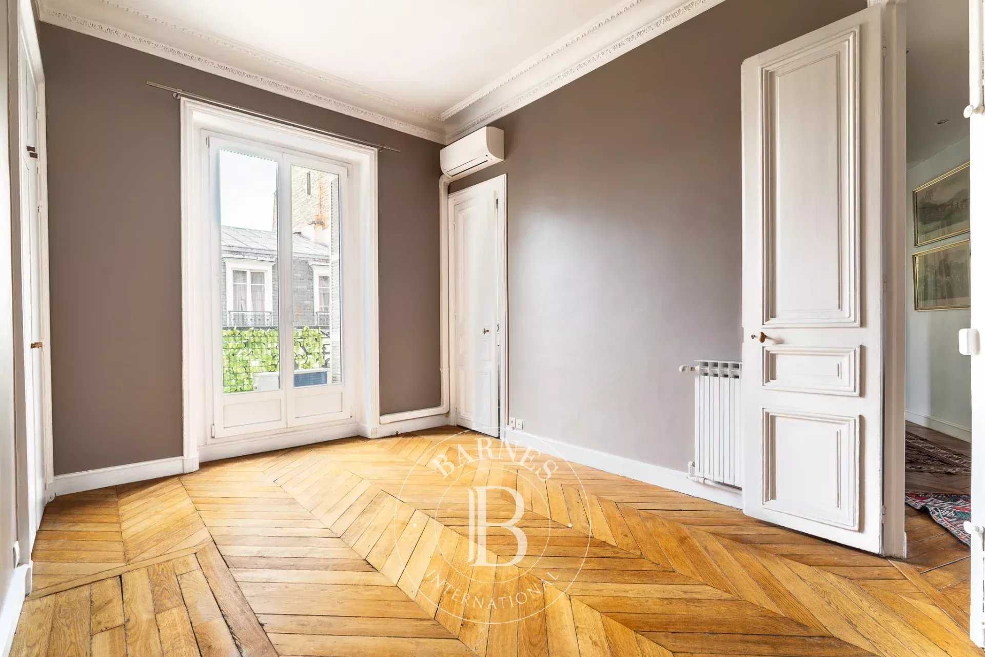 Paris  - Appartement 7 Pi&egrave;ces 4 Chambres
