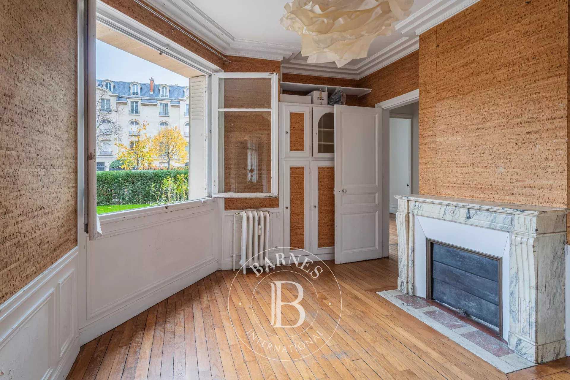 Paris  - Appartement 5 Pi&egrave;ces 3 Chambres