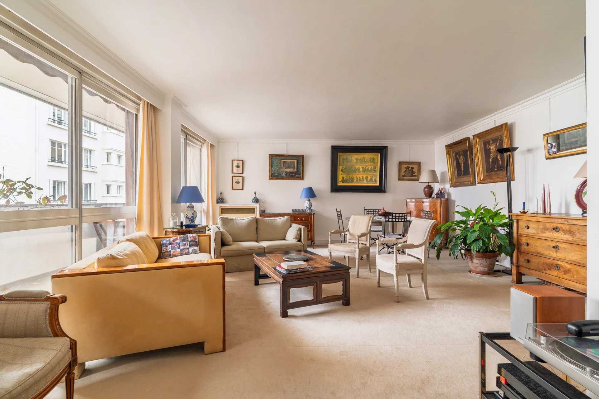 Paris  - Appartement 5 Pi&egrave;ces 3 Chambres